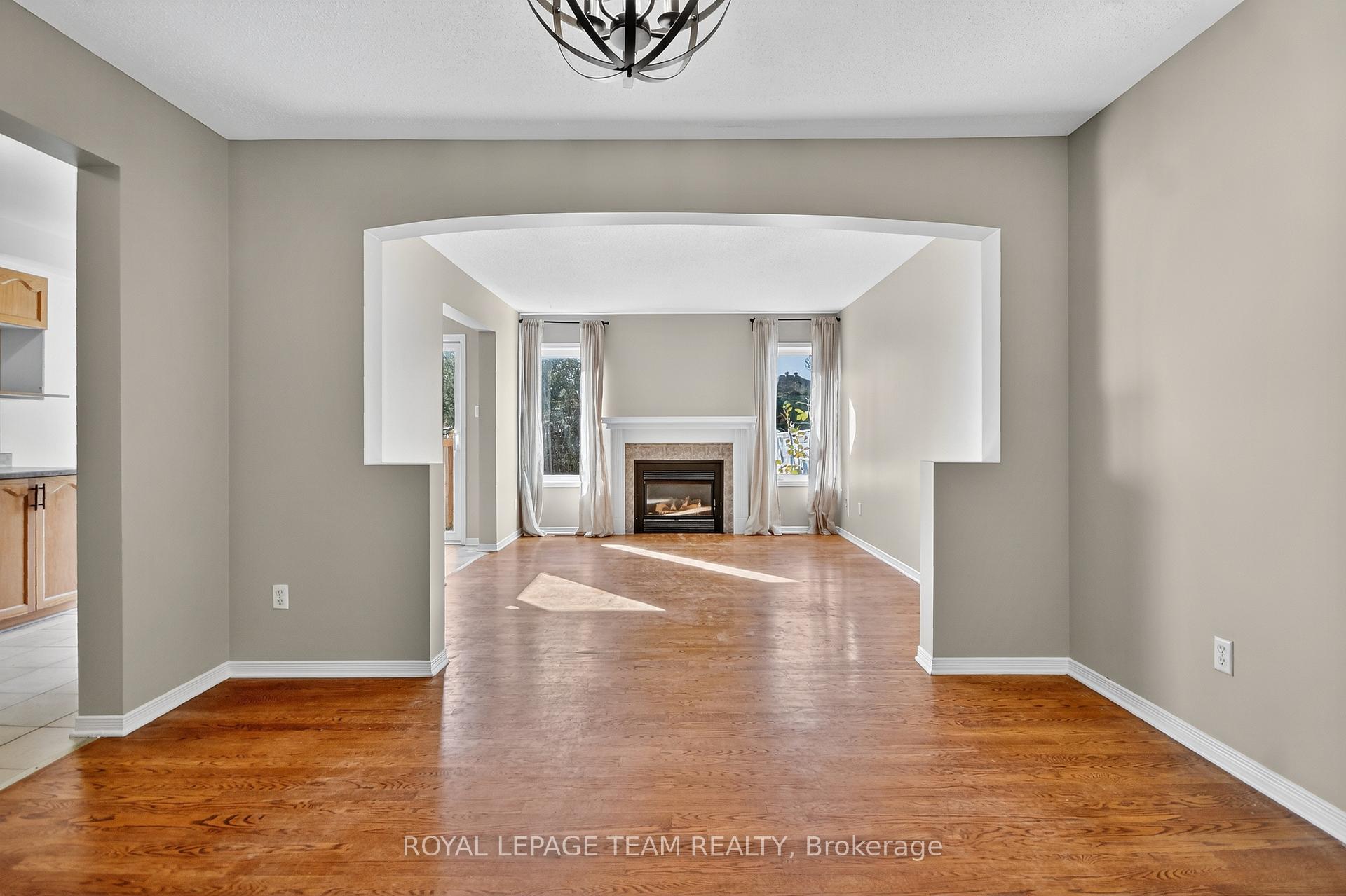 Photo 13 of 24 Hemlo Crescent, Ottawa, Kanata - Kanata Lakes/Heritage Hills — HOMEH