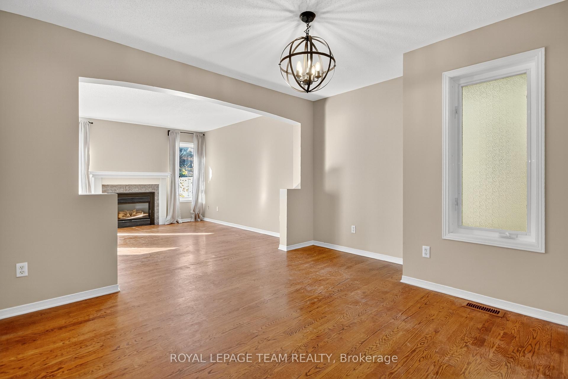 Photo 14 of 24 Hemlo Crescent, Ottawa, Kanata - Kanata Lakes/Heritage Hills — HOMEH