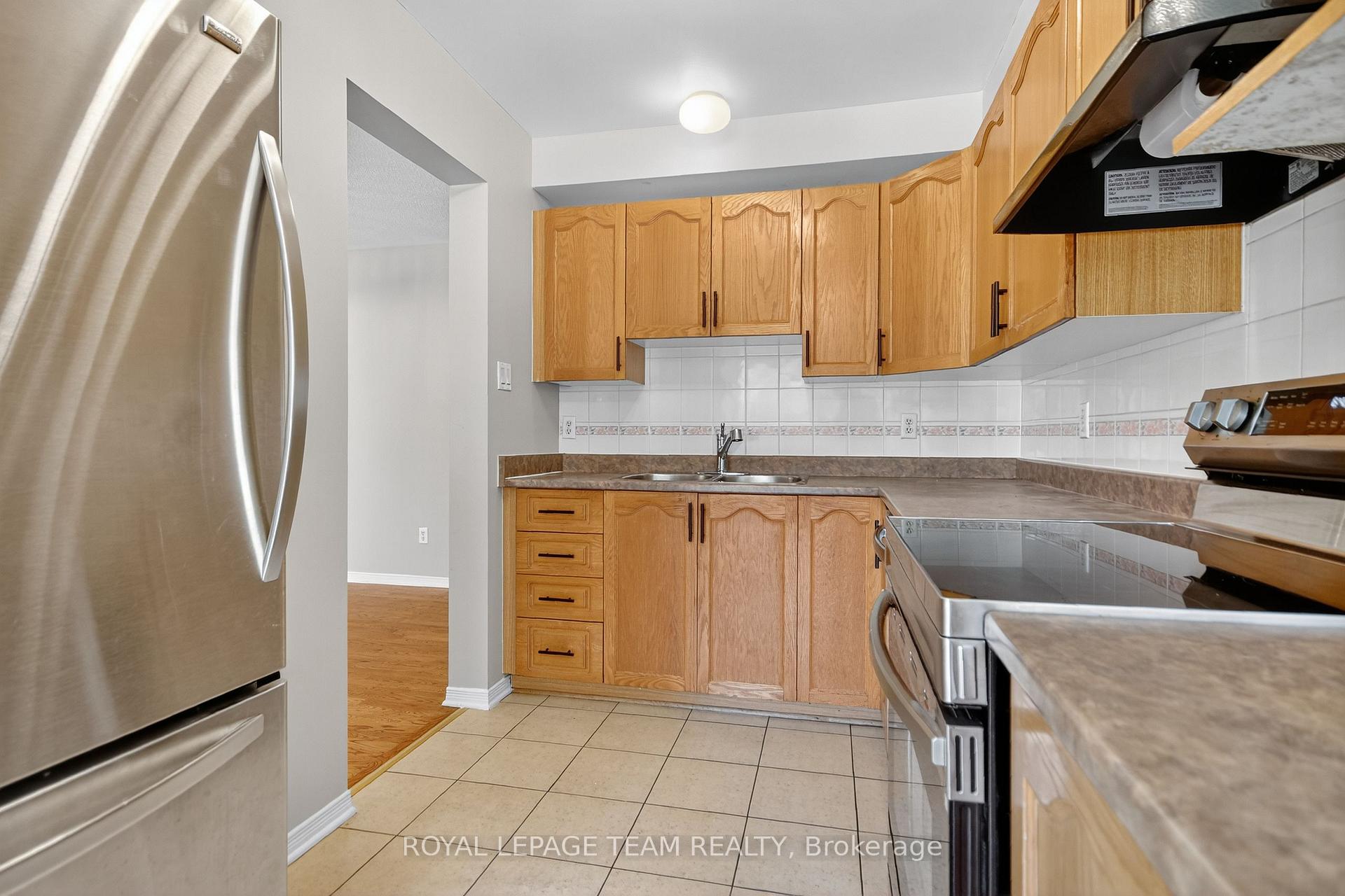 Photo 19 of 24 Hemlo Crescent, Ottawa, Kanata - Kanata Lakes/Heritage Hills — HOMEH
