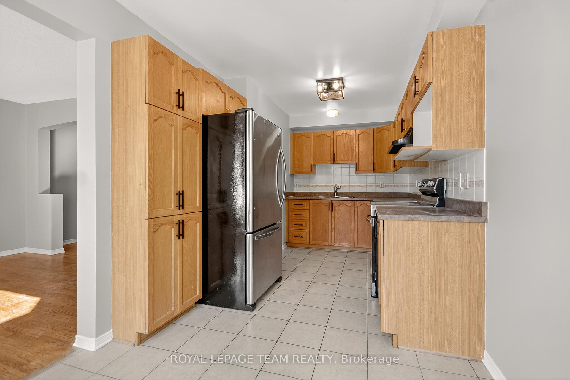 Photo 20 of 24 Hemlo Crescent, Ottawa, Kanata - Kanata Lakes/Heritage Hills — HOMEH