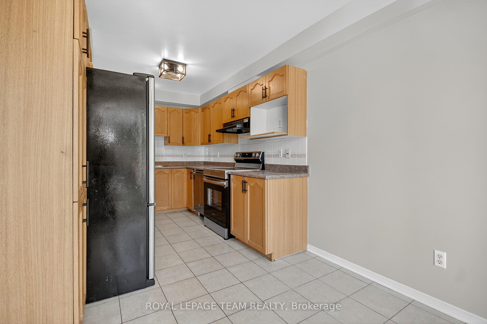 Photo 21 of 24 Hemlo Crescent, Ottawa, Kanata - Kanata Lakes/Heritage Hills — HOMEH