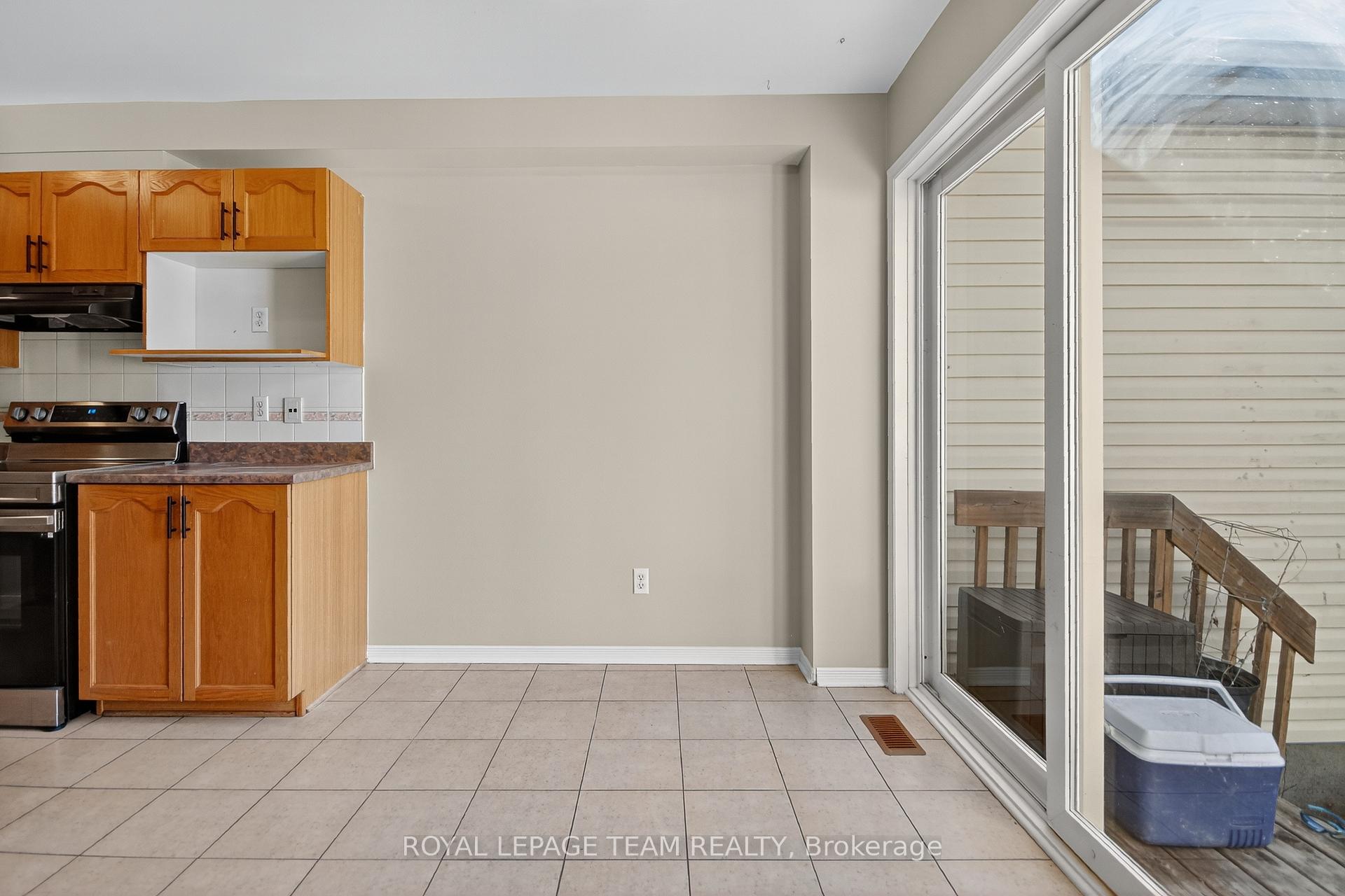 Photo 22 of 24 Hemlo Crescent, Ottawa, Kanata - Kanata Lakes/Heritage Hills — HOMEH