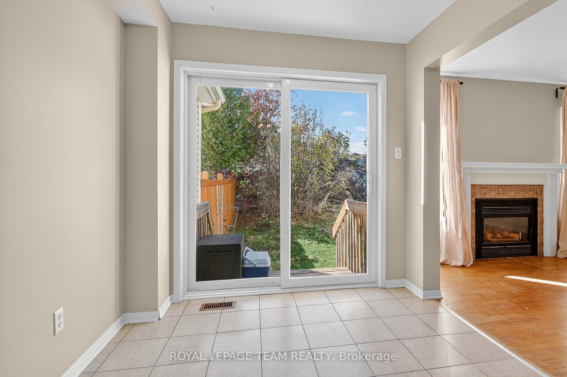 Photo 23 of 24 Hemlo Crescent, Ottawa, Kanata - Kanata Lakes/Heritage Hills — HOMEH