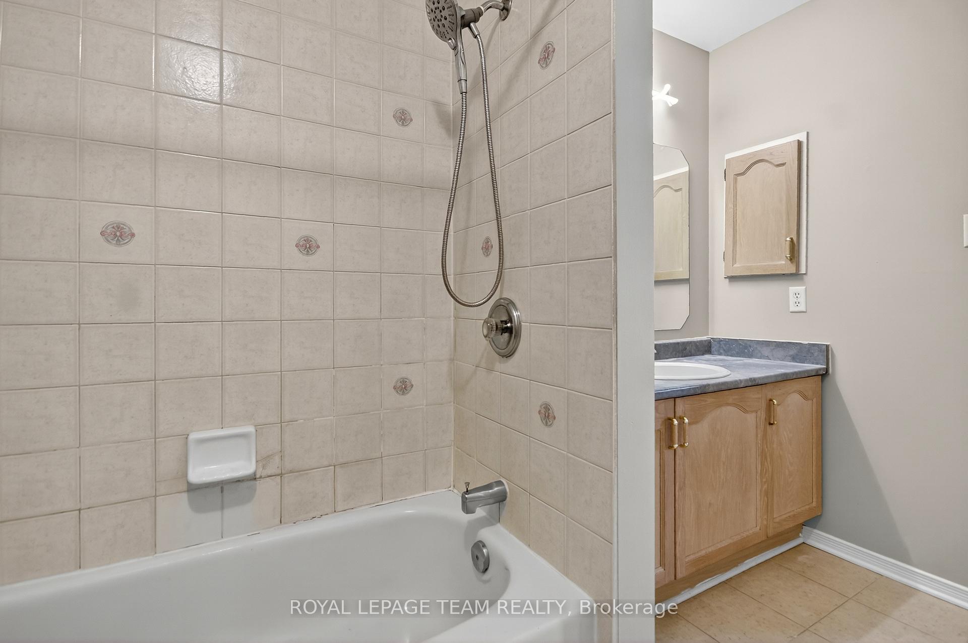 Photo 31 of 24 Hemlo Crescent, Ottawa, Kanata - Kanata Lakes/Heritage Hills — HOMEH