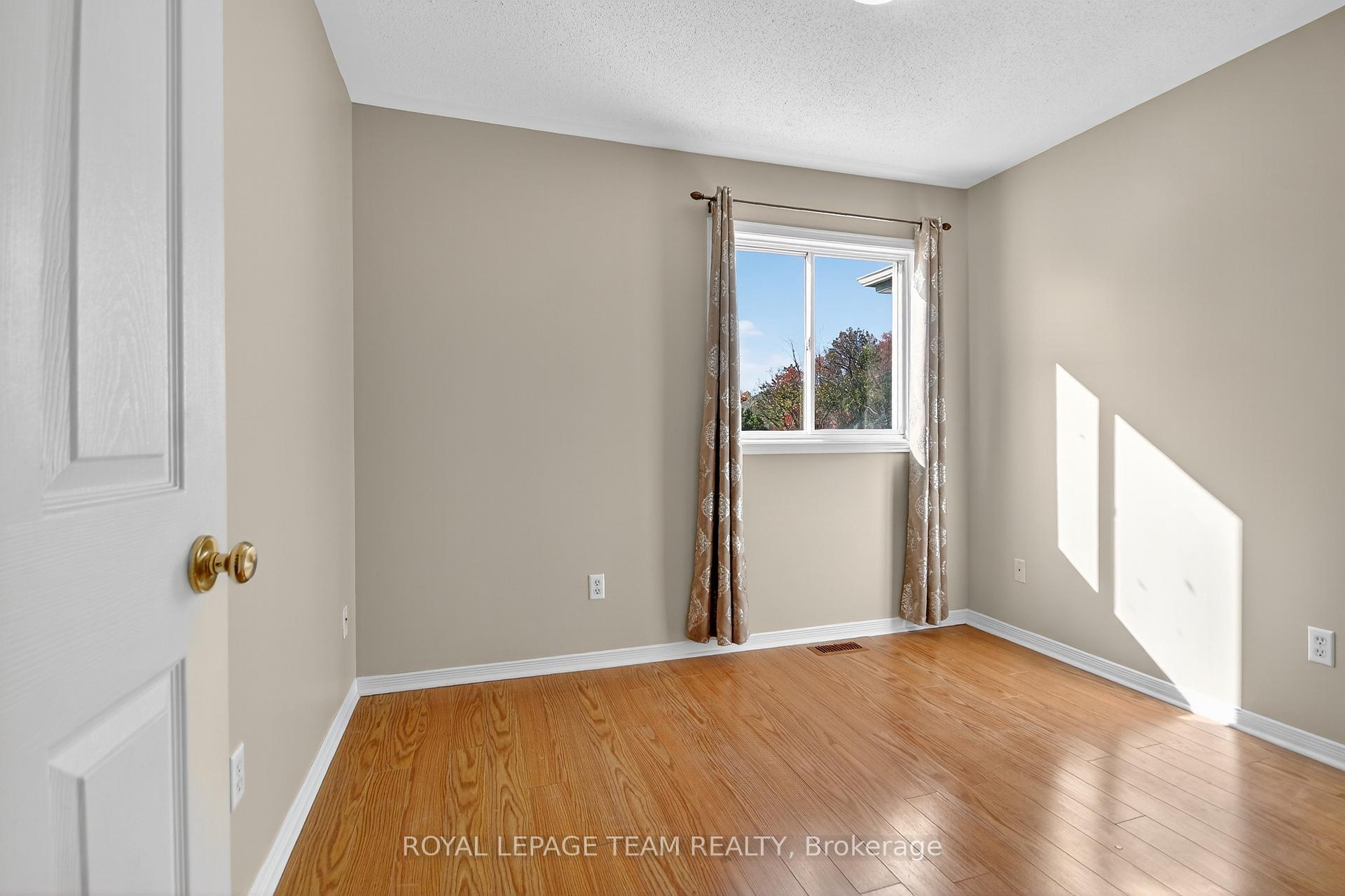 Photo 32 of 24 Hemlo Crescent, Ottawa, Kanata - Kanata Lakes/Heritage Hills — HOMEH