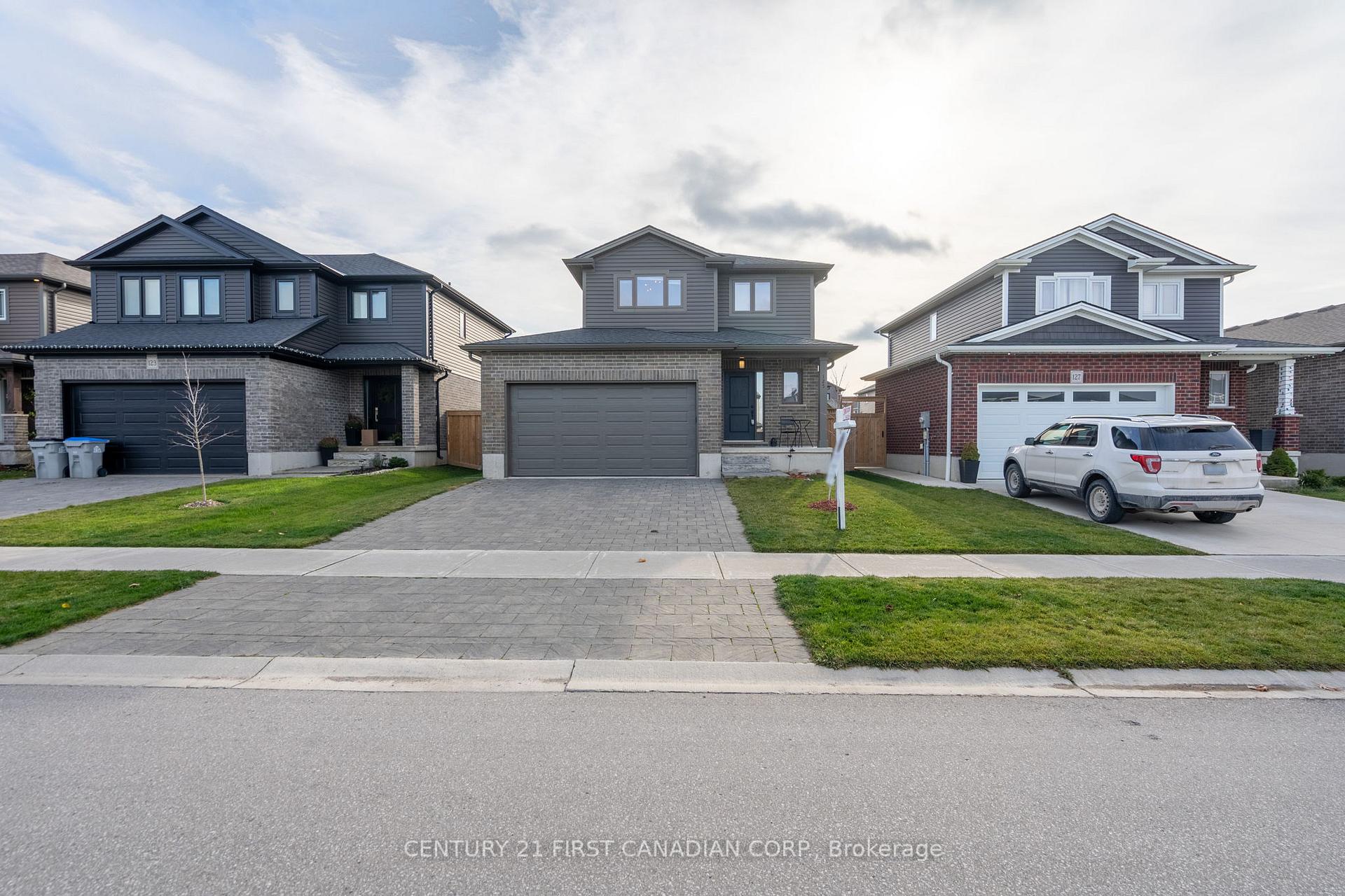 Photo 3 of 125 Gilmour Drive, Lucan Biddulph, Lucan — HOMEH