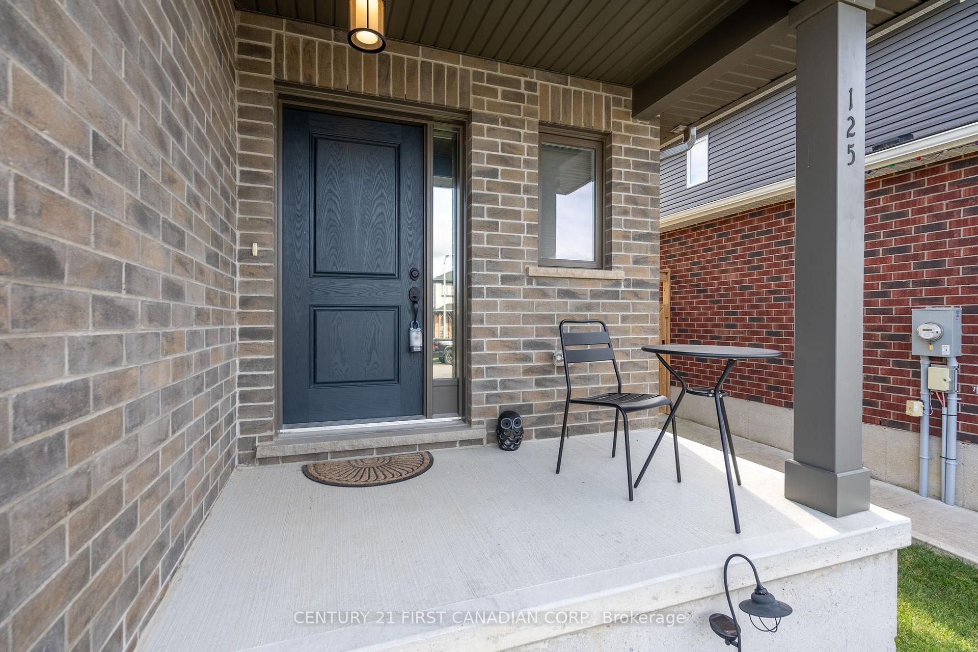 Photo 4 of 125 Gilmour Drive, Lucan Biddulph, Lucan — HOMEH