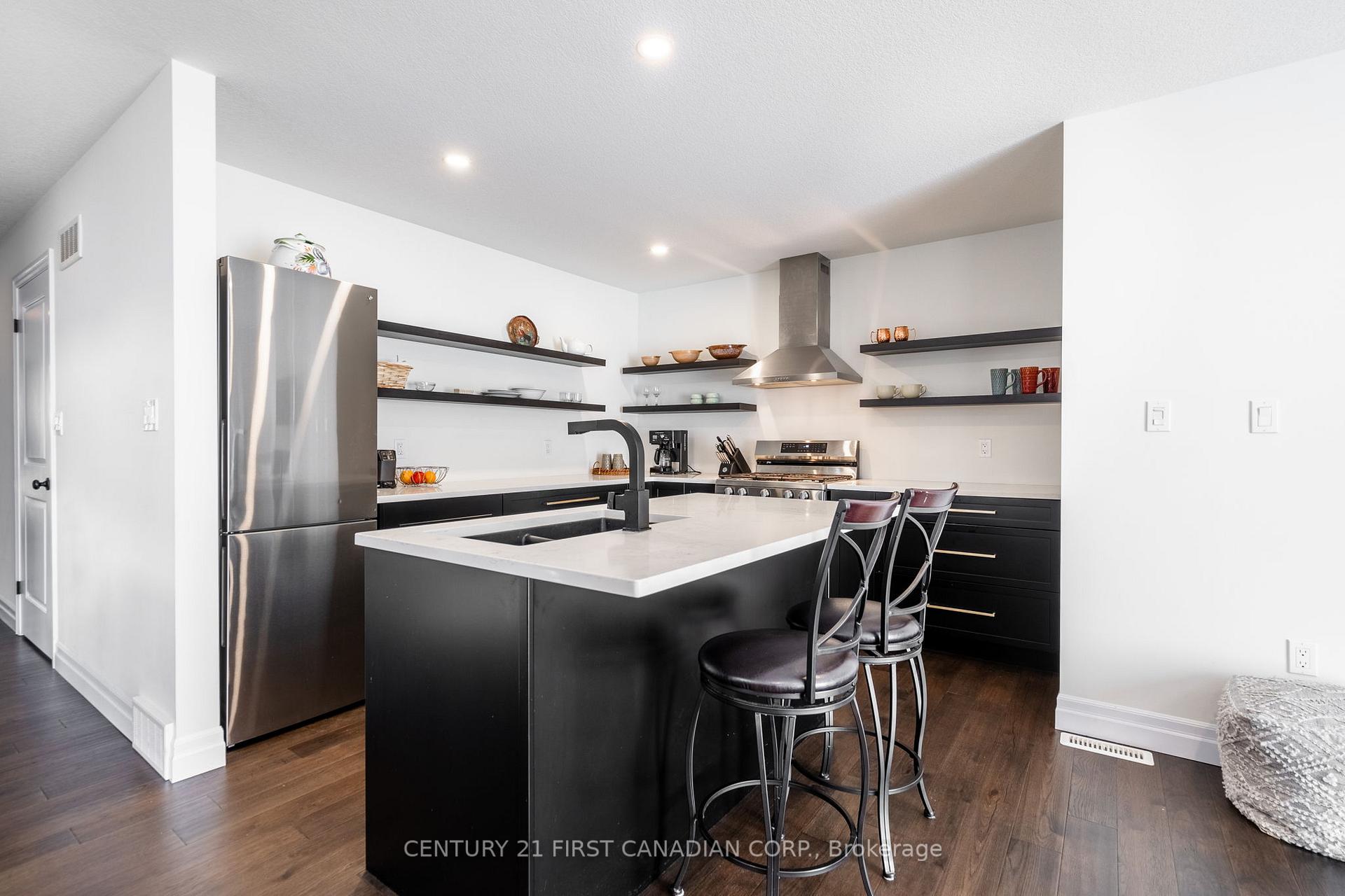 Photo 9 of 125 Gilmour Drive, Lucan Biddulph, Lucan — HOMEH