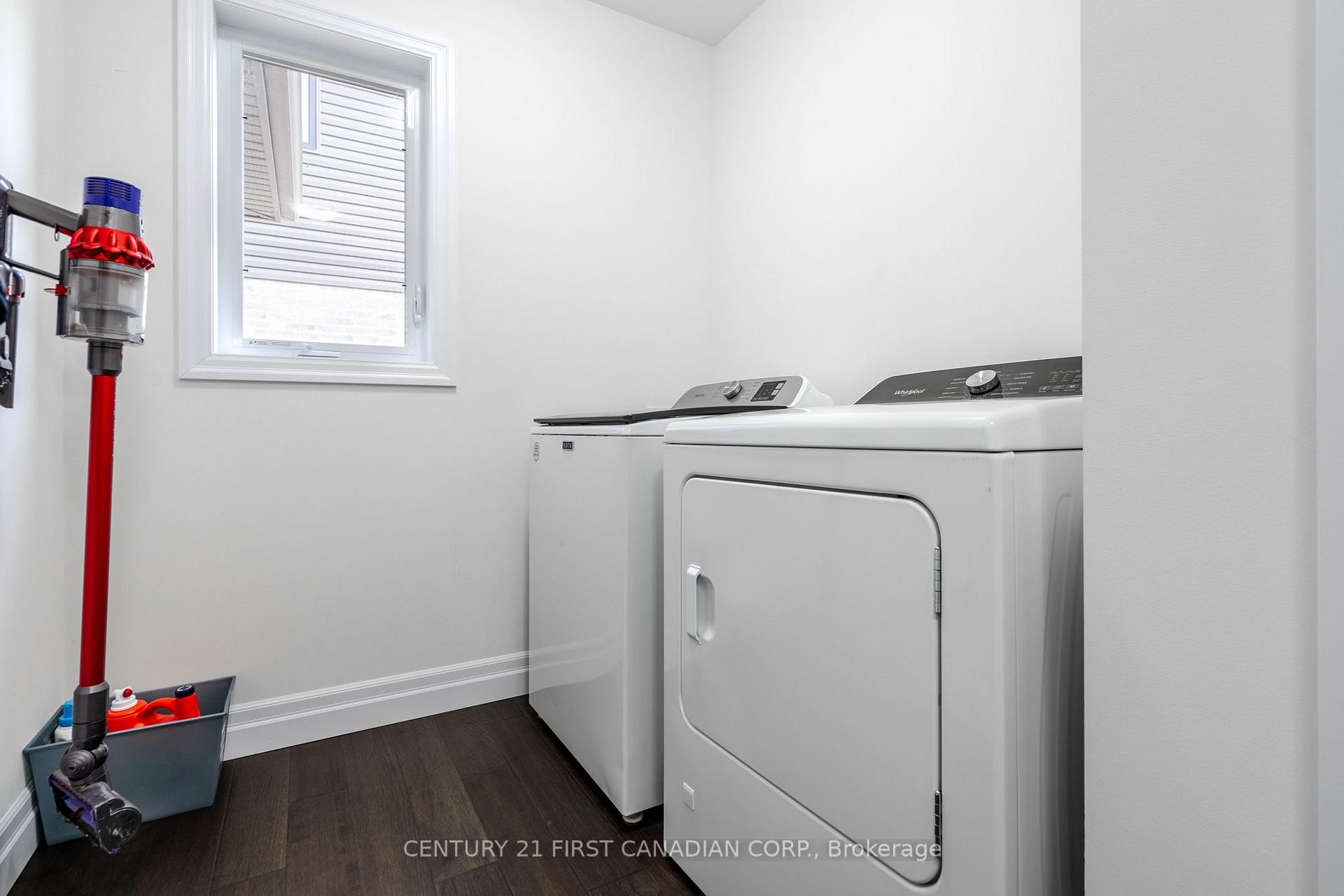 Photo 16 of 125 Gilmour Drive, Lucan Biddulph, Lucan — HOMEH