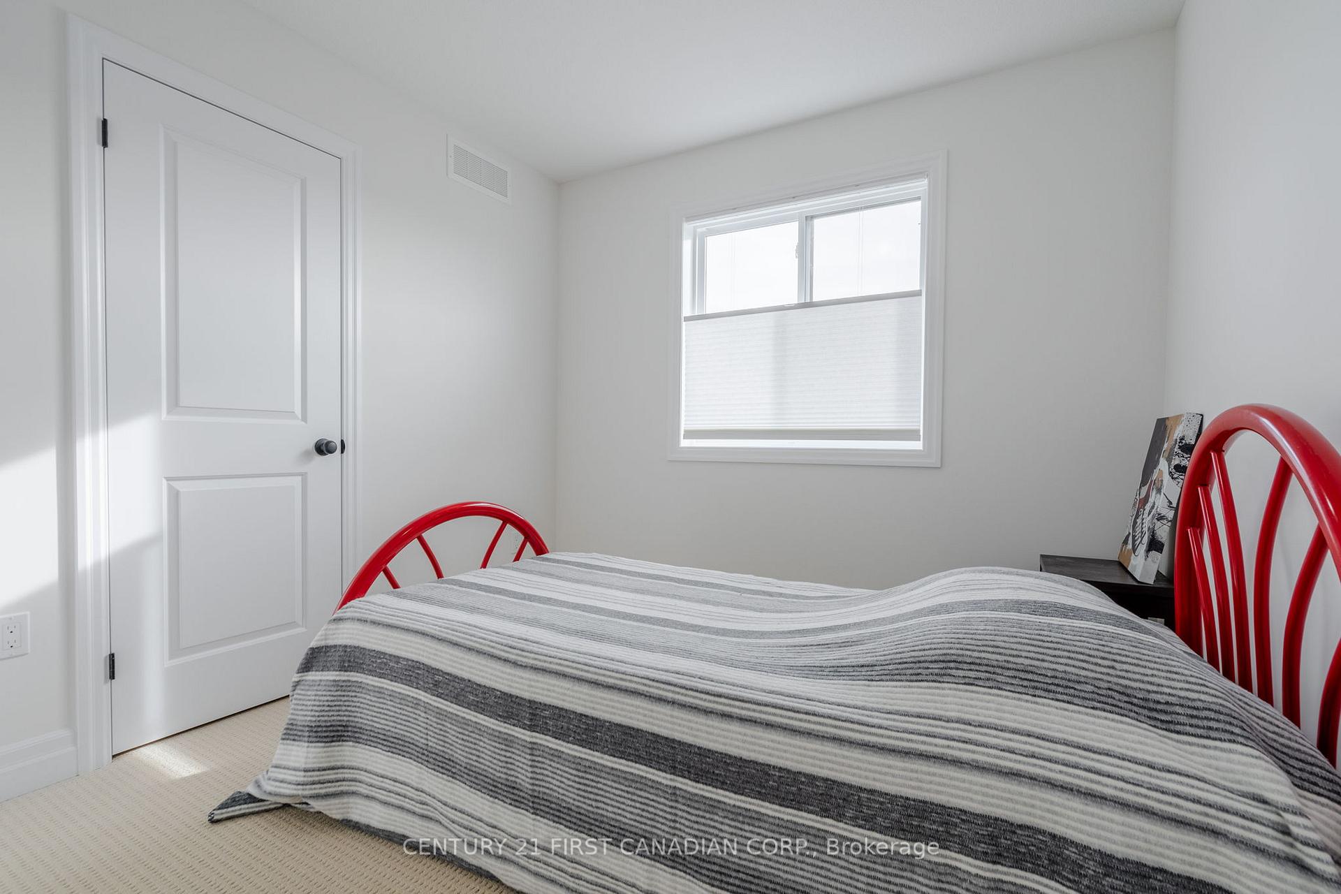 Photo 21 of 125 Gilmour Drive, Lucan Biddulph, Lucan — HOMEH
