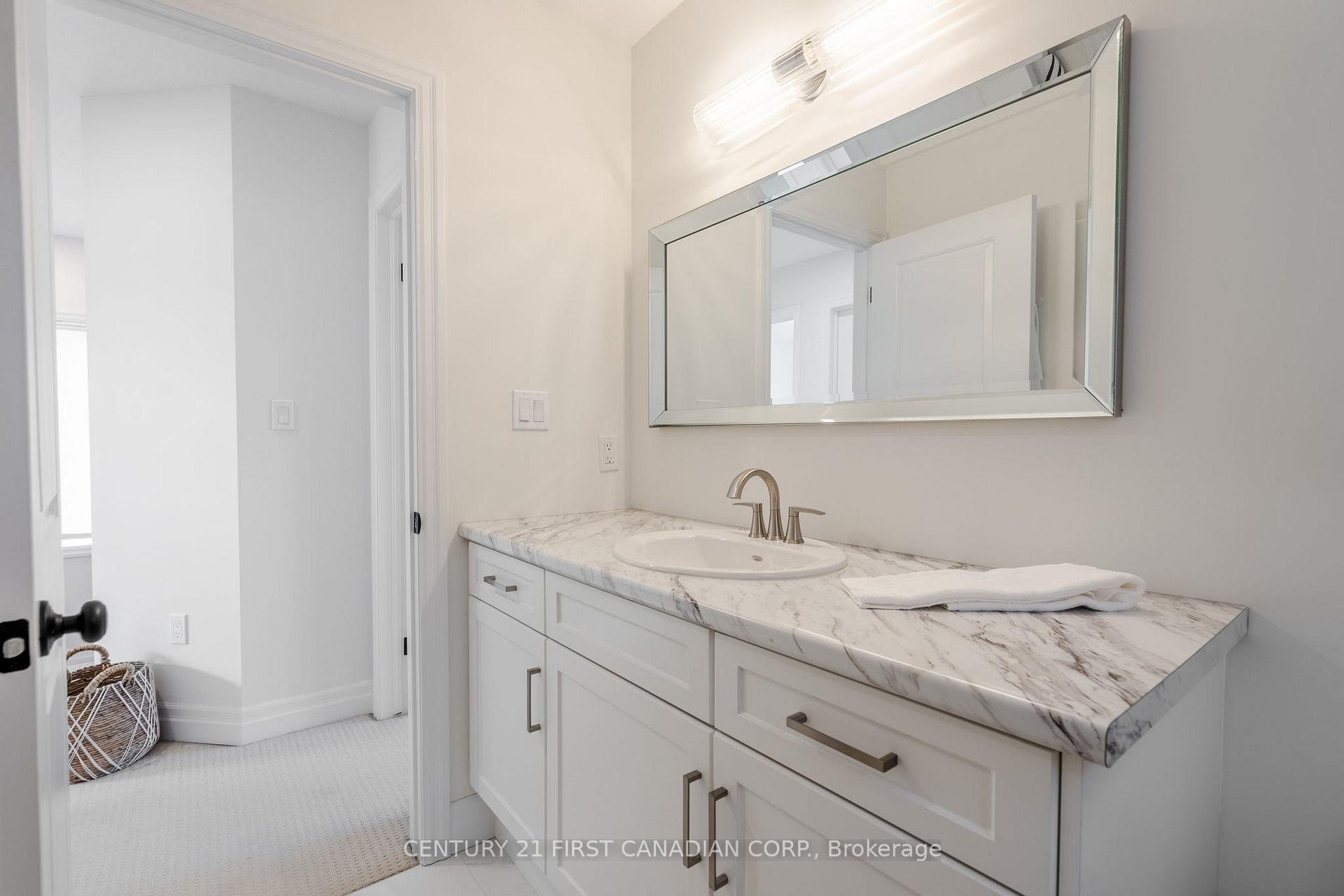 Photo 26 of 125 Gilmour Drive, Lucan Biddulph, Lucan — HOMEH