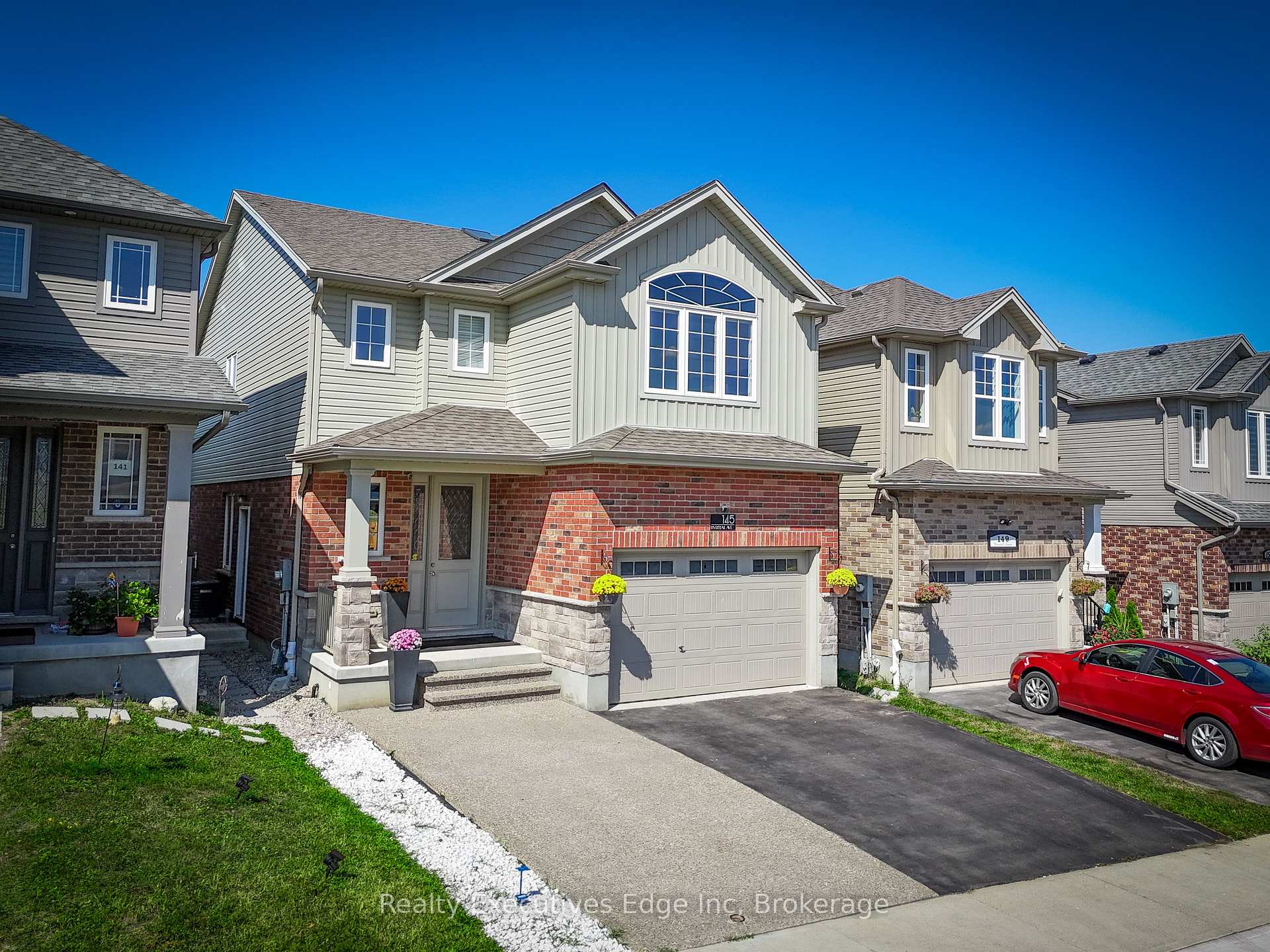 Photo 2 of 145 Rivertrail Avenue, Kitchener — HOMEH