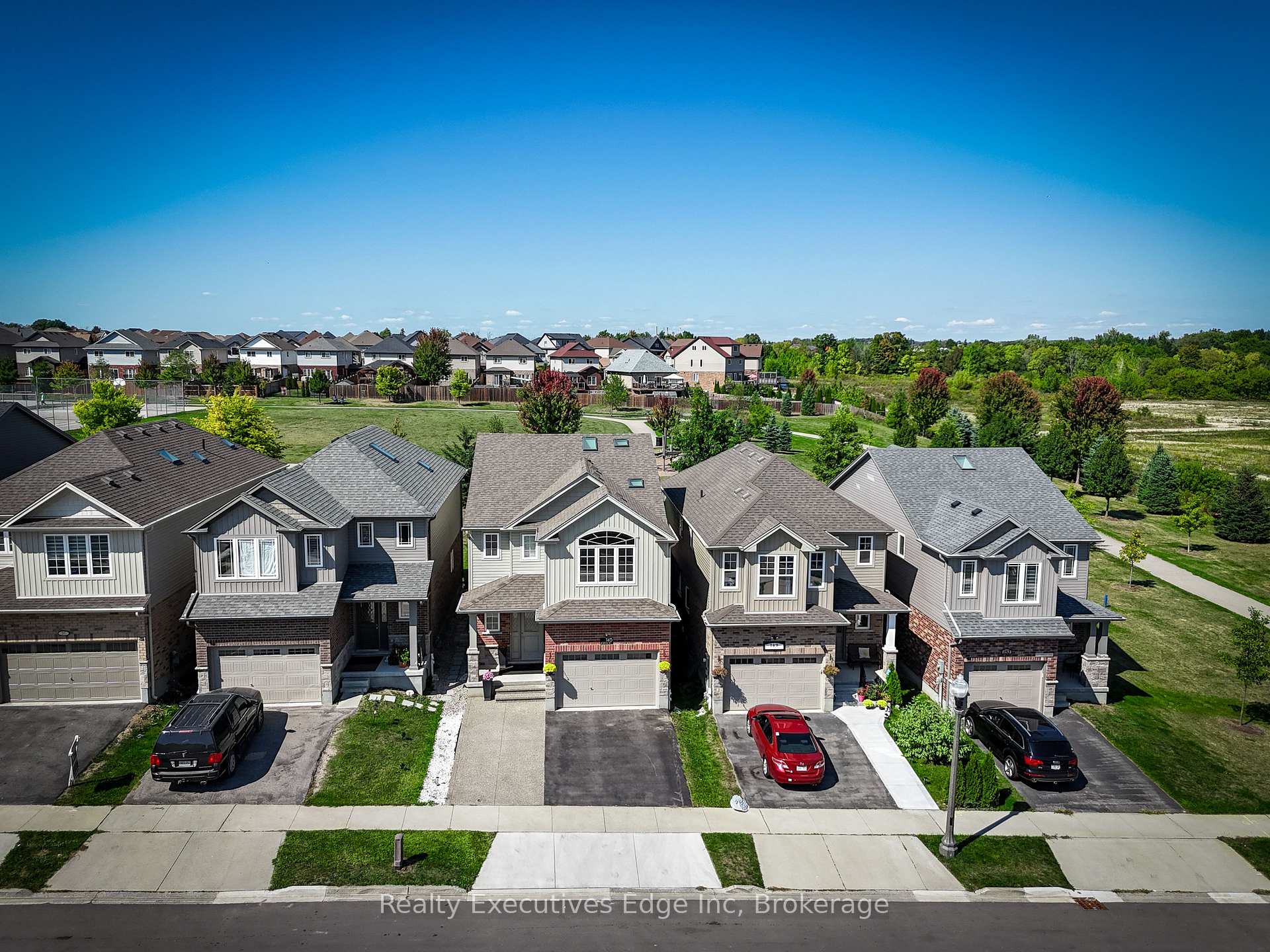 Photo 3 of 145 Rivertrail Avenue, Kitchener — HOMEH
