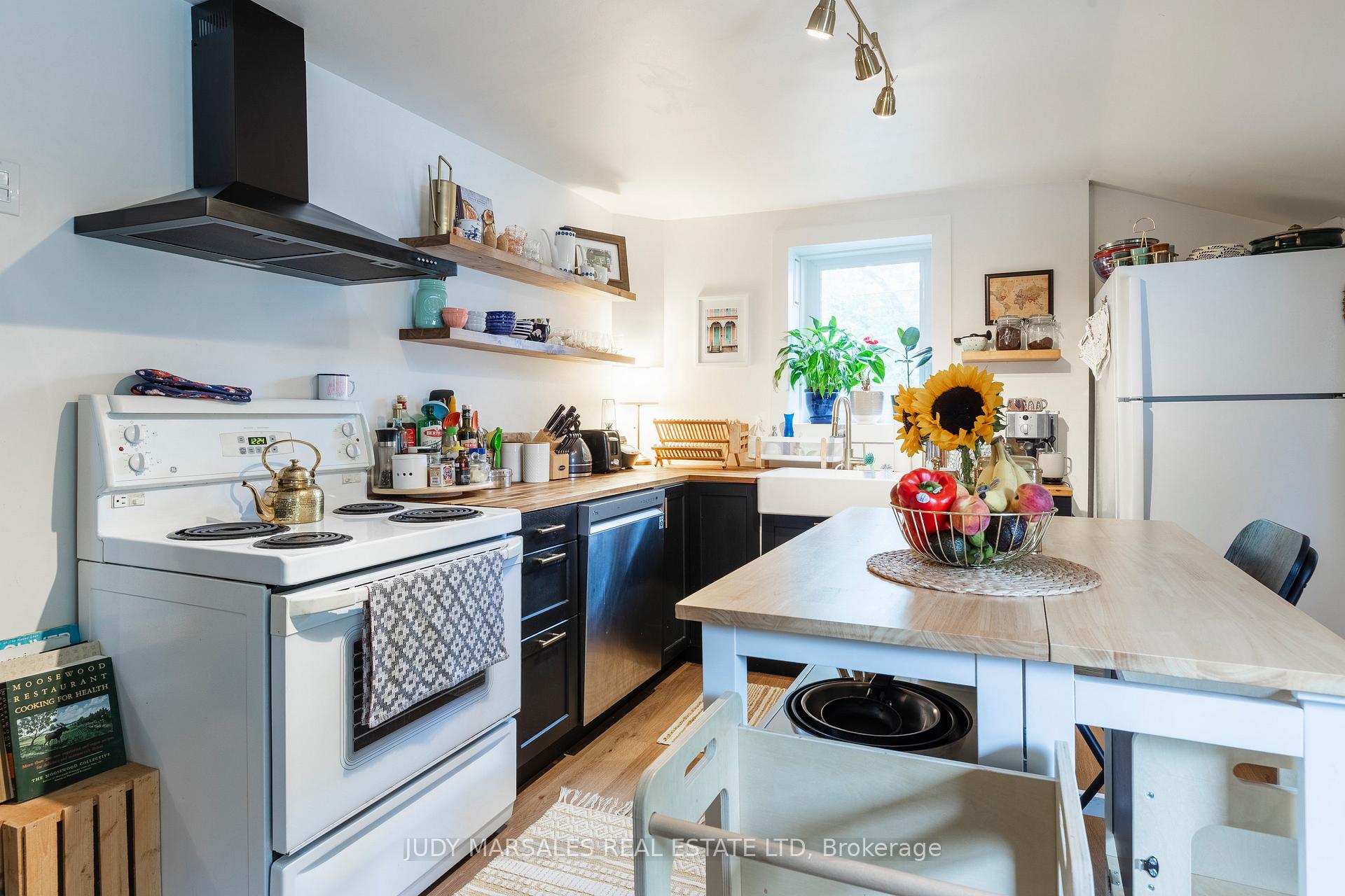 Photo 17 of 390 Bay Street N, Hamilton, North End — HOMEH