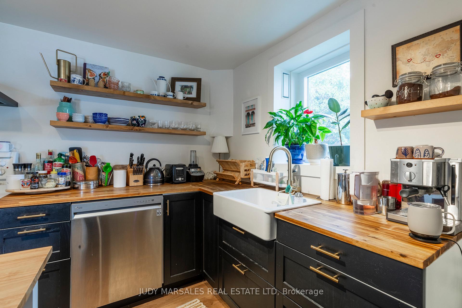 Photo 21 of 390 Bay Street N, Hamilton, North End — HOMEH