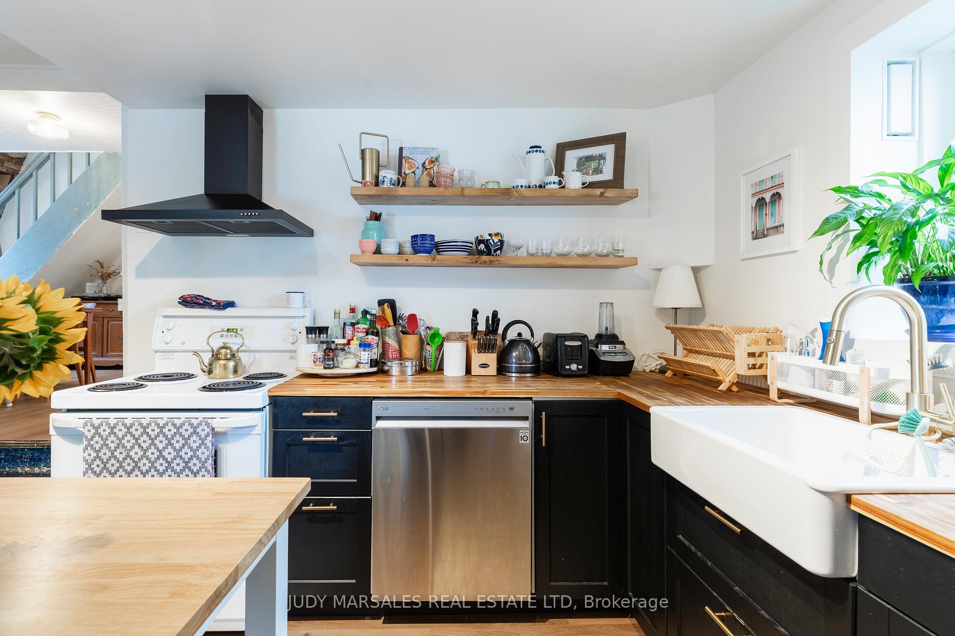 Photo 22 of 390 Bay Street N, Hamilton, North End — HOMEH