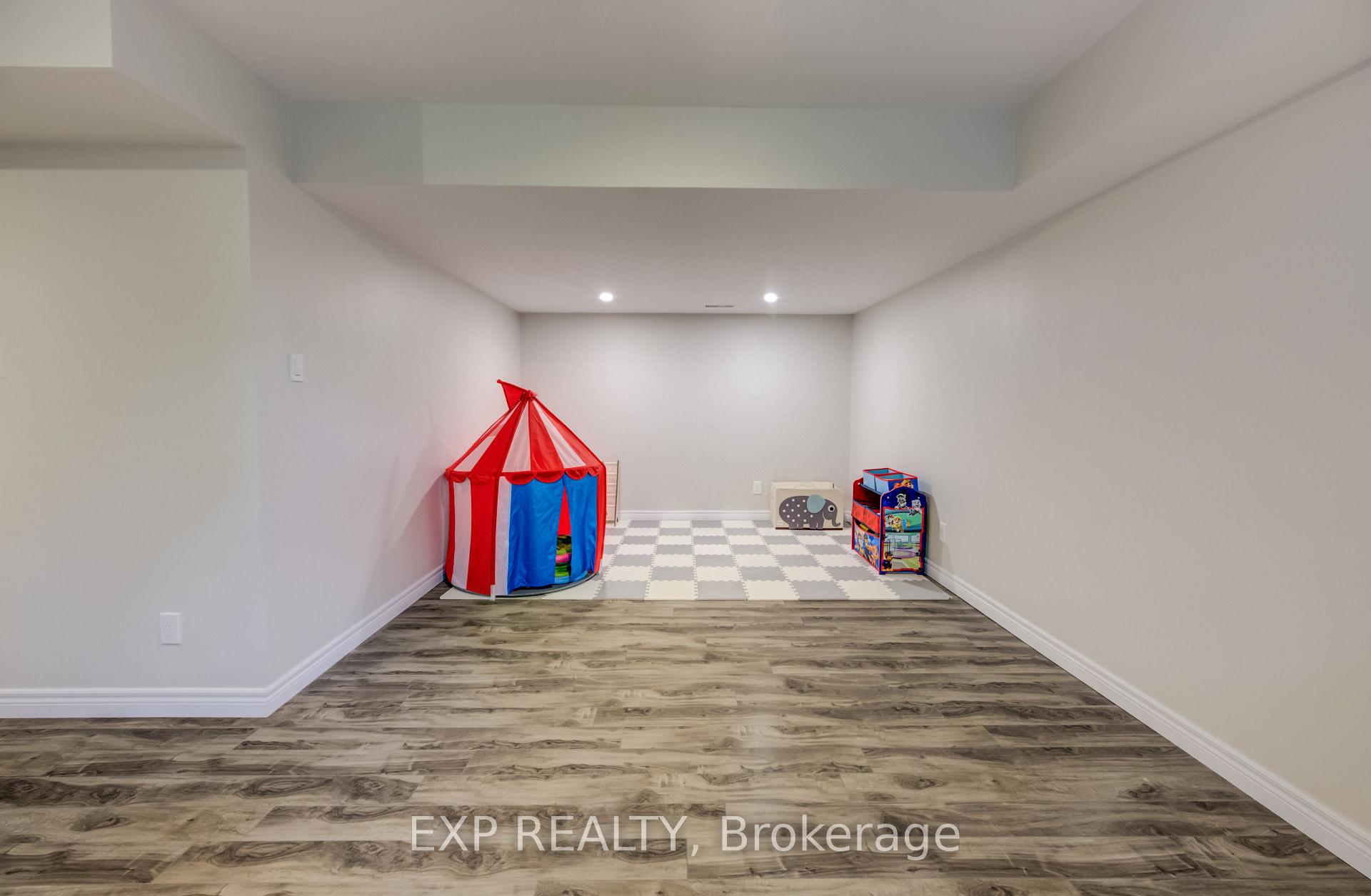 Photo 33 of 117 Sims Estate Drive, Kitchener — HOMEH