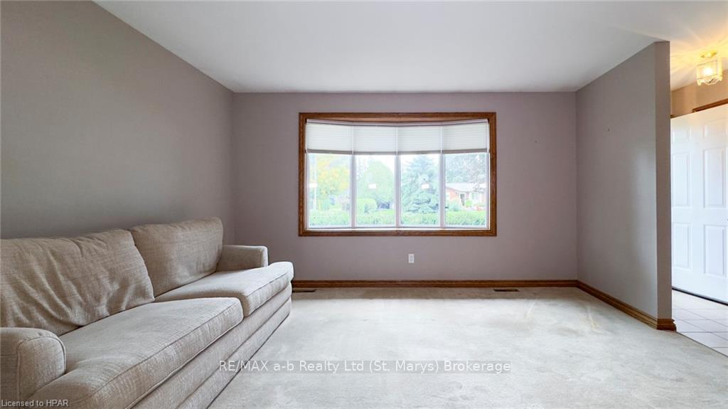 Photo 9 of 110 Kent Avenue, Lucan Biddulph, Lucan — HOMEH