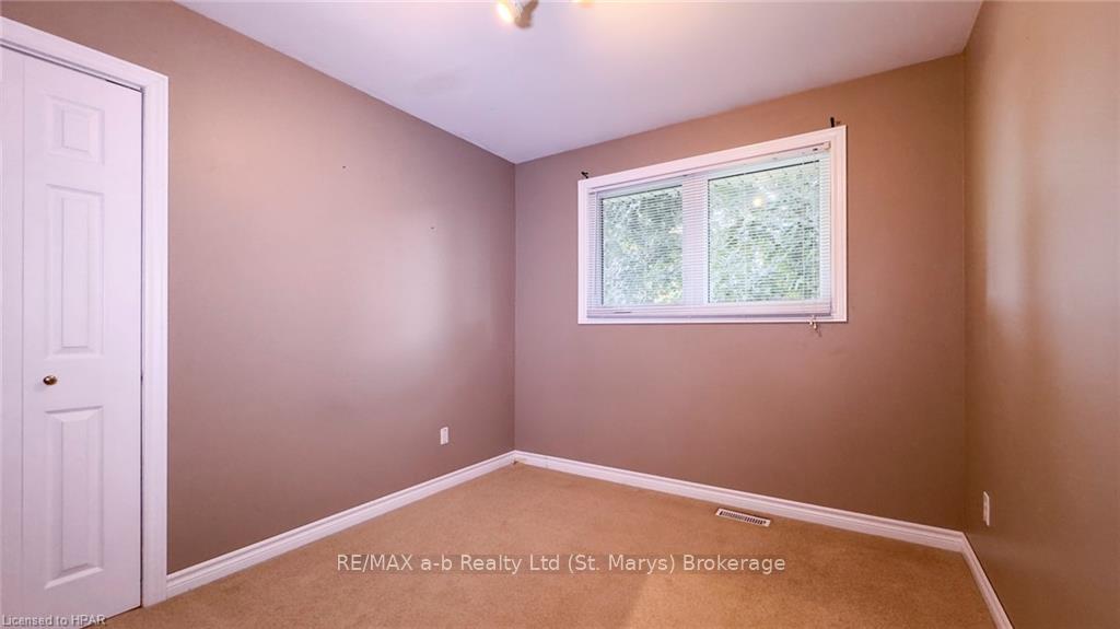Photo 17 of 110 Kent Avenue, Lucan Biddulph, Lucan — HOMEH