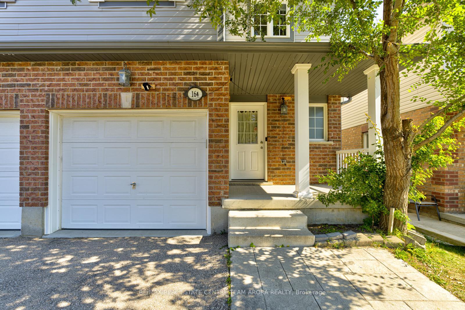 Photo 3 of 164 Windale Crescent, Kitchener, Laurentian Hills — HOMEH