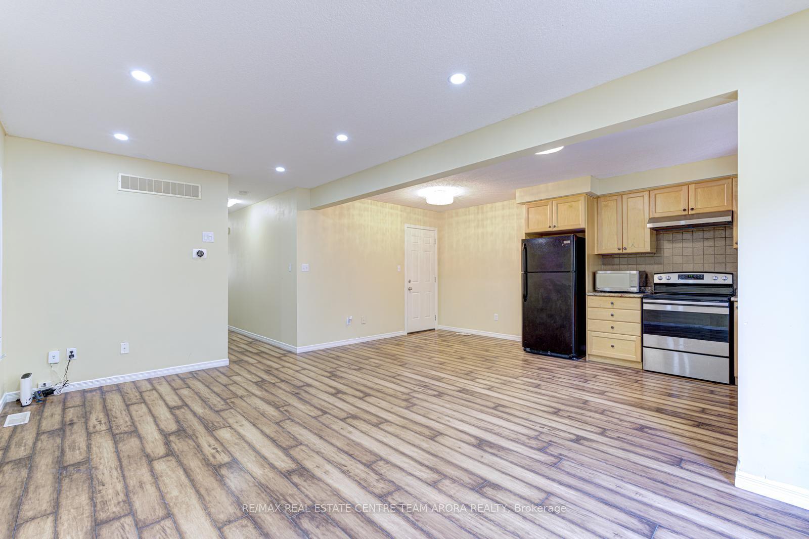 Photo 5 of 164 Windale Crescent, Kitchener, Laurentian Hills — HOMEH