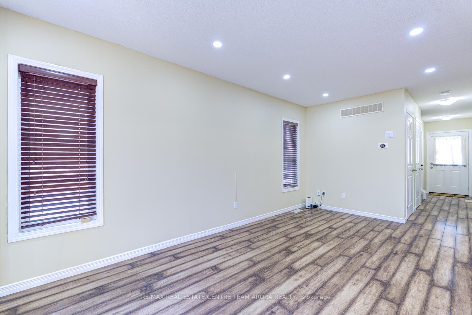 Photo 6 of 164 Windale Crescent, Kitchener, Laurentian Hills — HOMEH