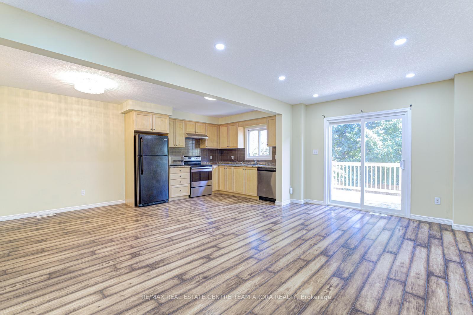 Photo 9 of 164 Windale Crescent, Kitchener, Laurentian Hills — HOMEH