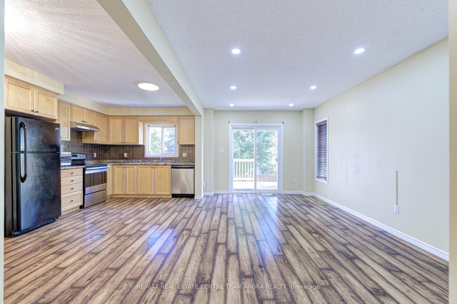 Photo 10 of 164 Windale Crescent, Kitchener, Laurentian Hills — HOMEH
