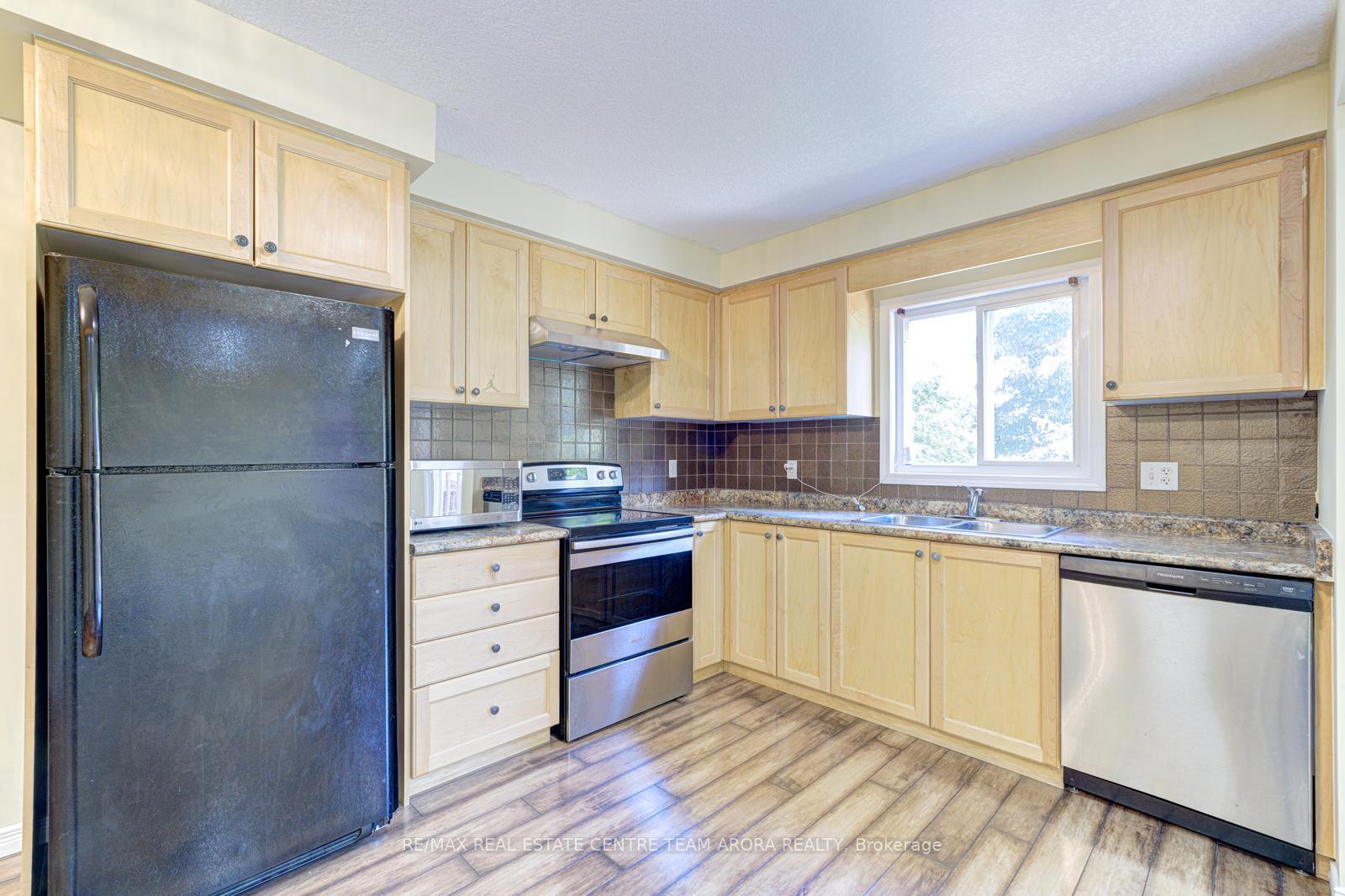 Photo 16 of 164 Windale Crescent, Kitchener, Laurentian Hills — HOMEH