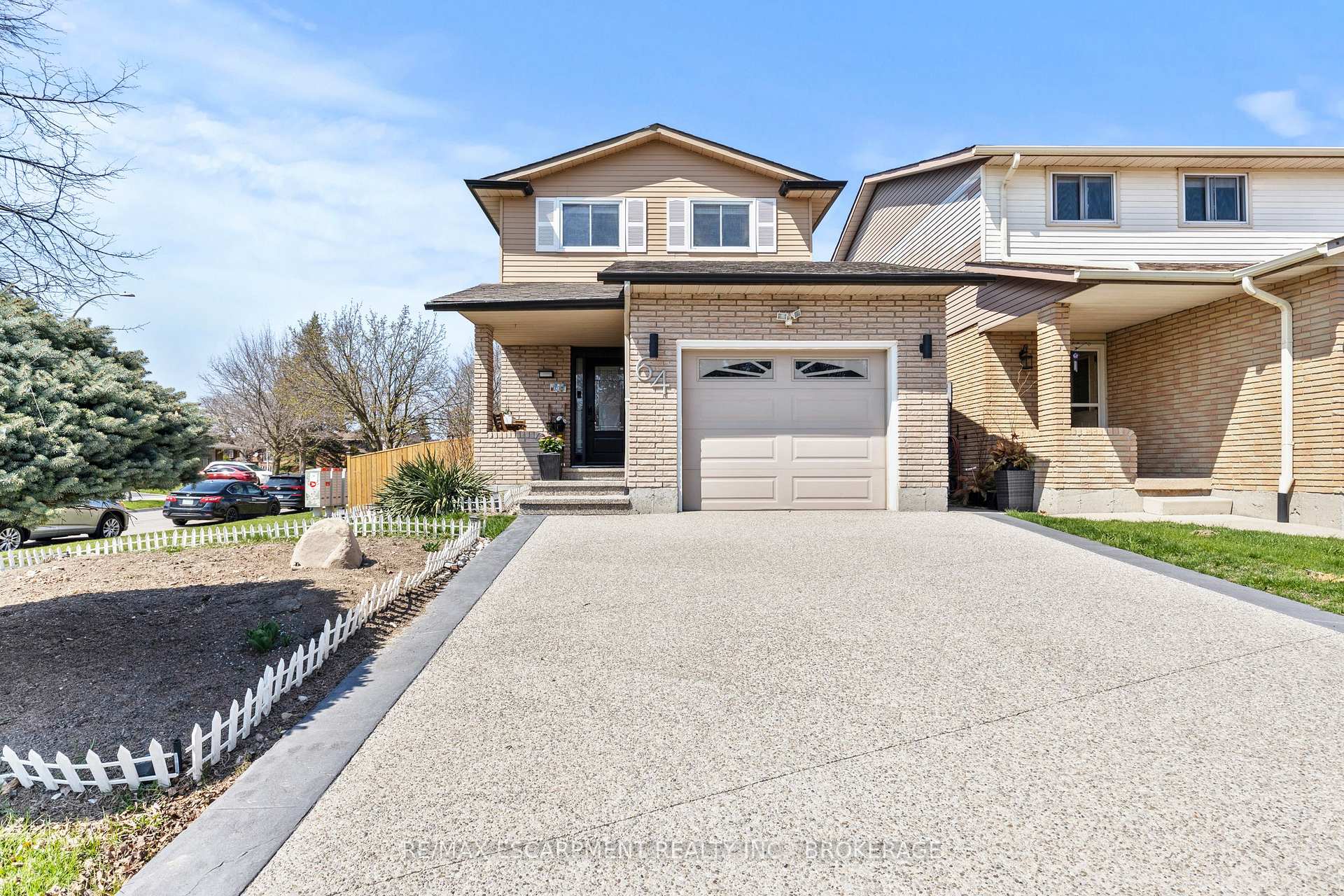 Photo 1 of 64 Athenia Drive, Hamilton, Stoney Creek Mountain — HOMEH
