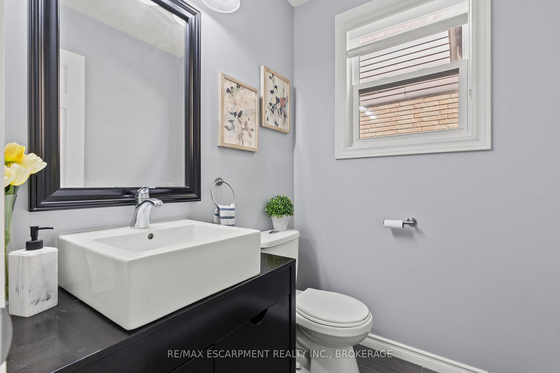 Photo 6 of 64 Athenia Drive, Hamilton, Stoney Creek Mountain — HOMEH