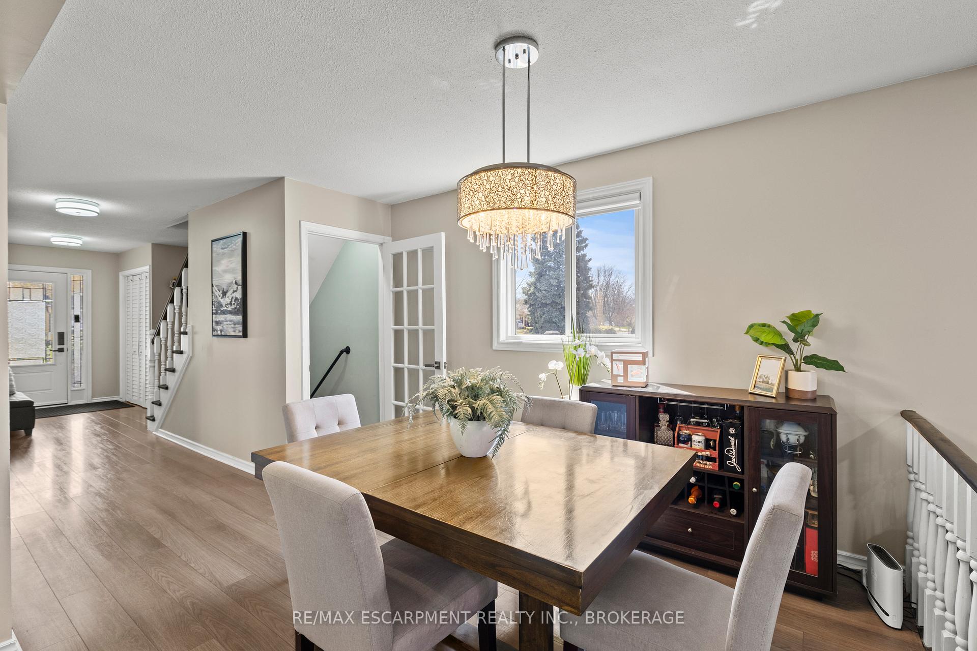 Photo 7 of 64 Athenia Drive, Hamilton, Stoney Creek Mountain — HOMEH