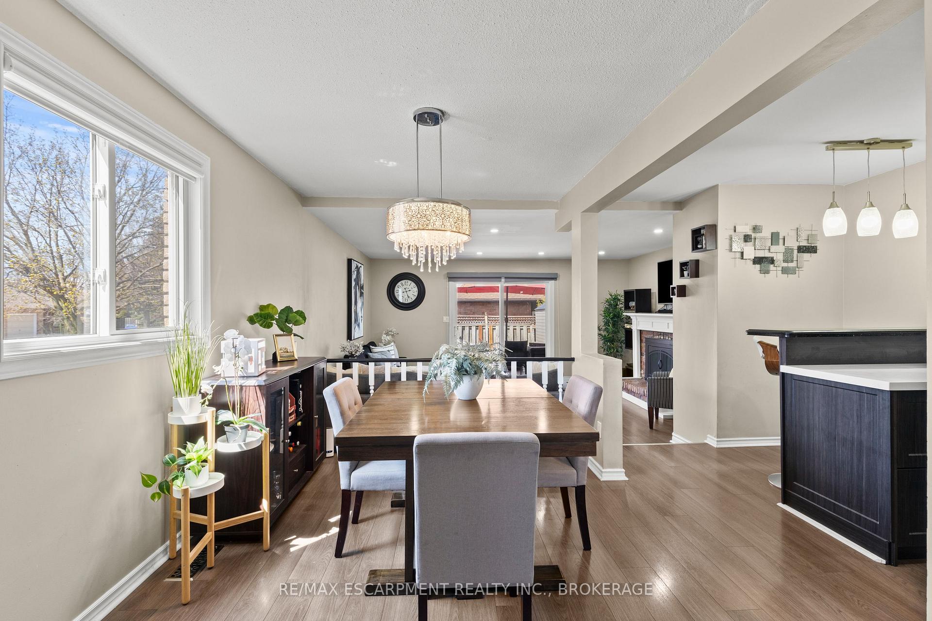 Photo 8 of 64 Athenia Drive, Hamilton, Stoney Creek Mountain — HOMEH