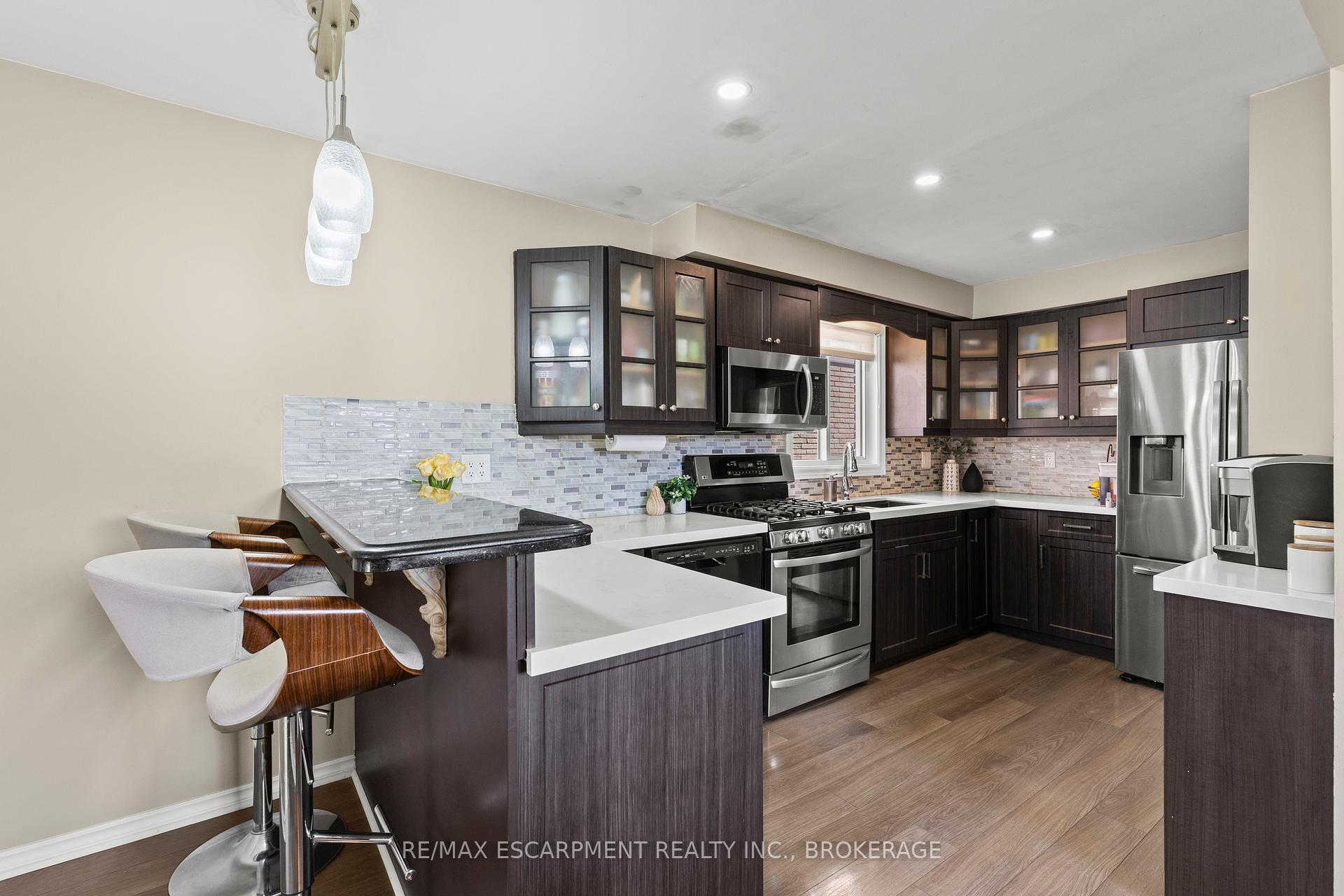 Photo 9 of 64 Athenia Drive, Hamilton, Stoney Creek Mountain — HOMEH