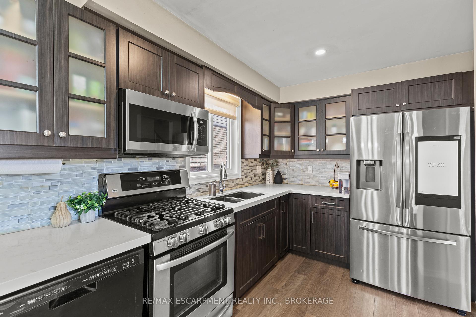 Photo 11 of 64 Athenia Drive, Hamilton, Stoney Creek Mountain — HOMEH