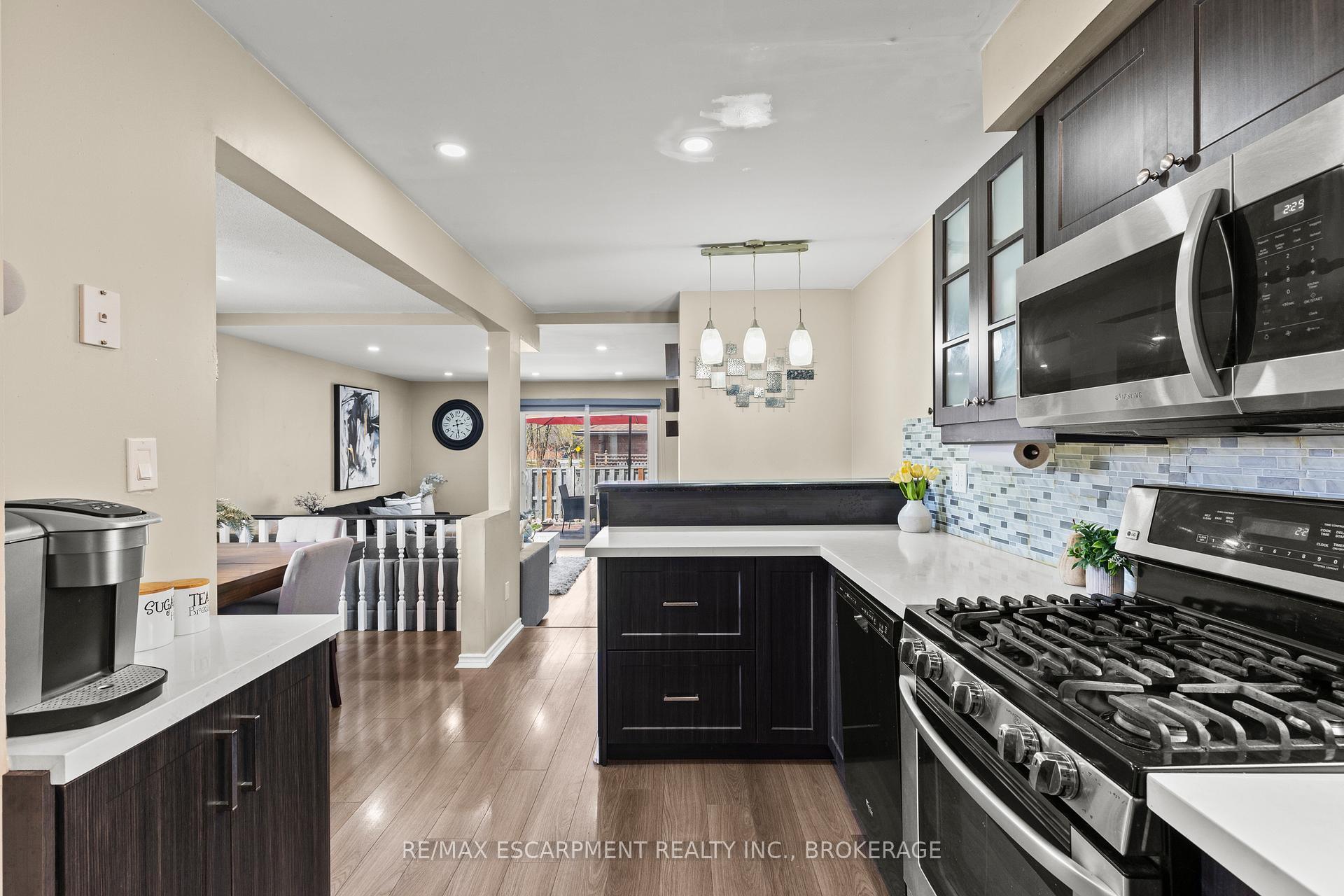 Photo 12 of 64 Athenia Drive, Hamilton, Stoney Creek Mountain — HOMEH
