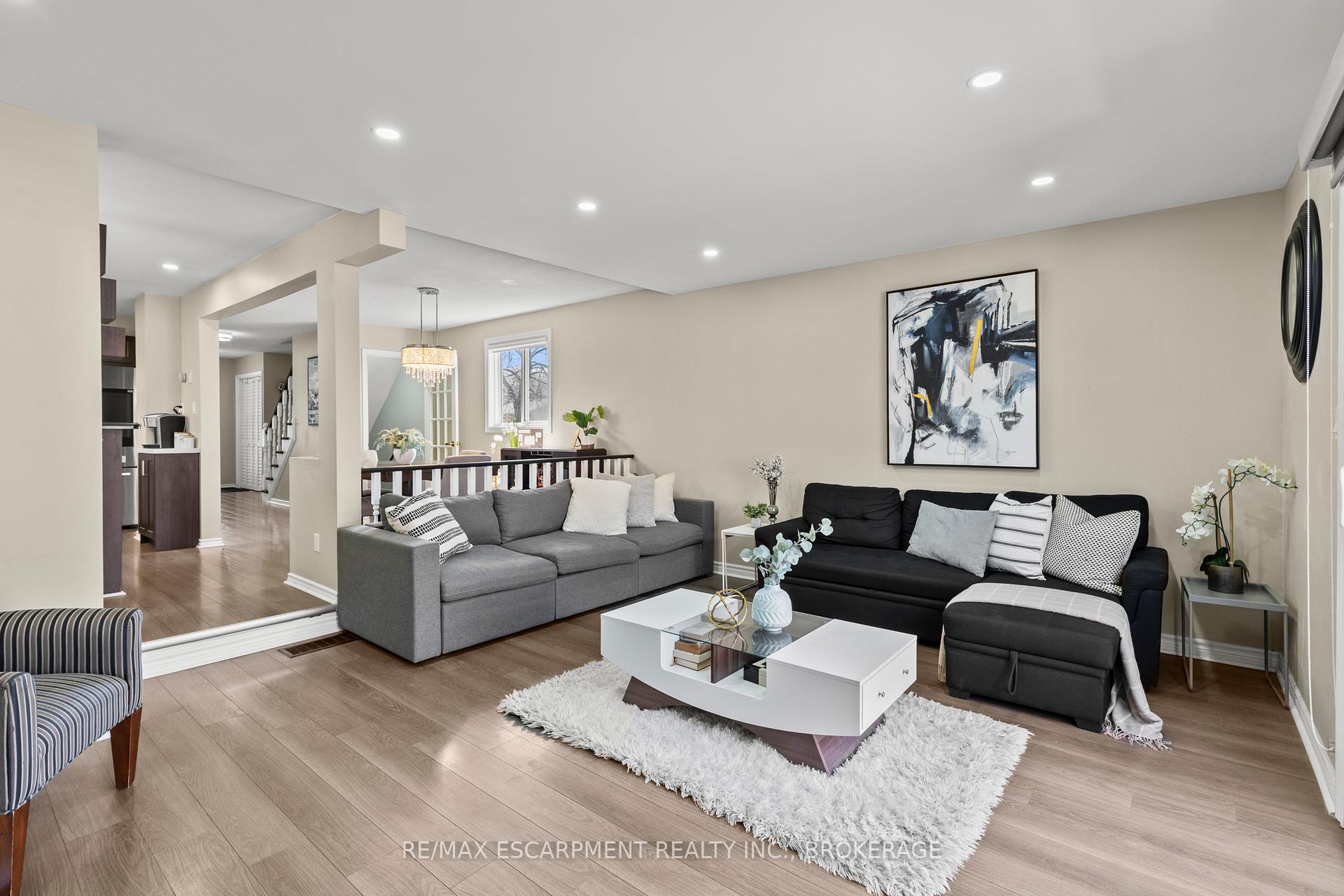 Photo 13 of 64 Athenia Drive, Hamilton, Stoney Creek Mountain — HOMEH