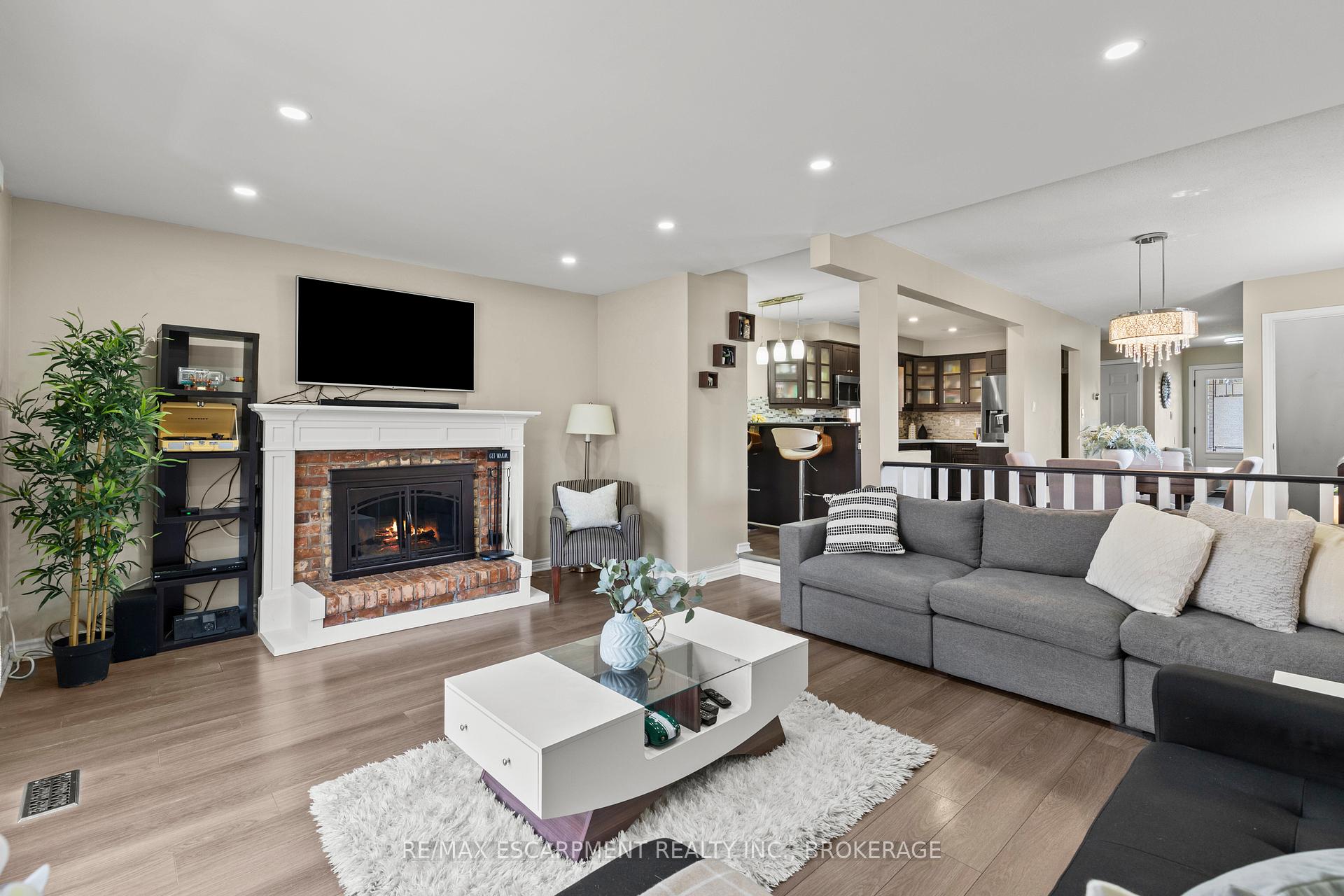 Photo 15 of 64 Athenia Drive, Hamilton, Stoney Creek Mountain — HOMEH