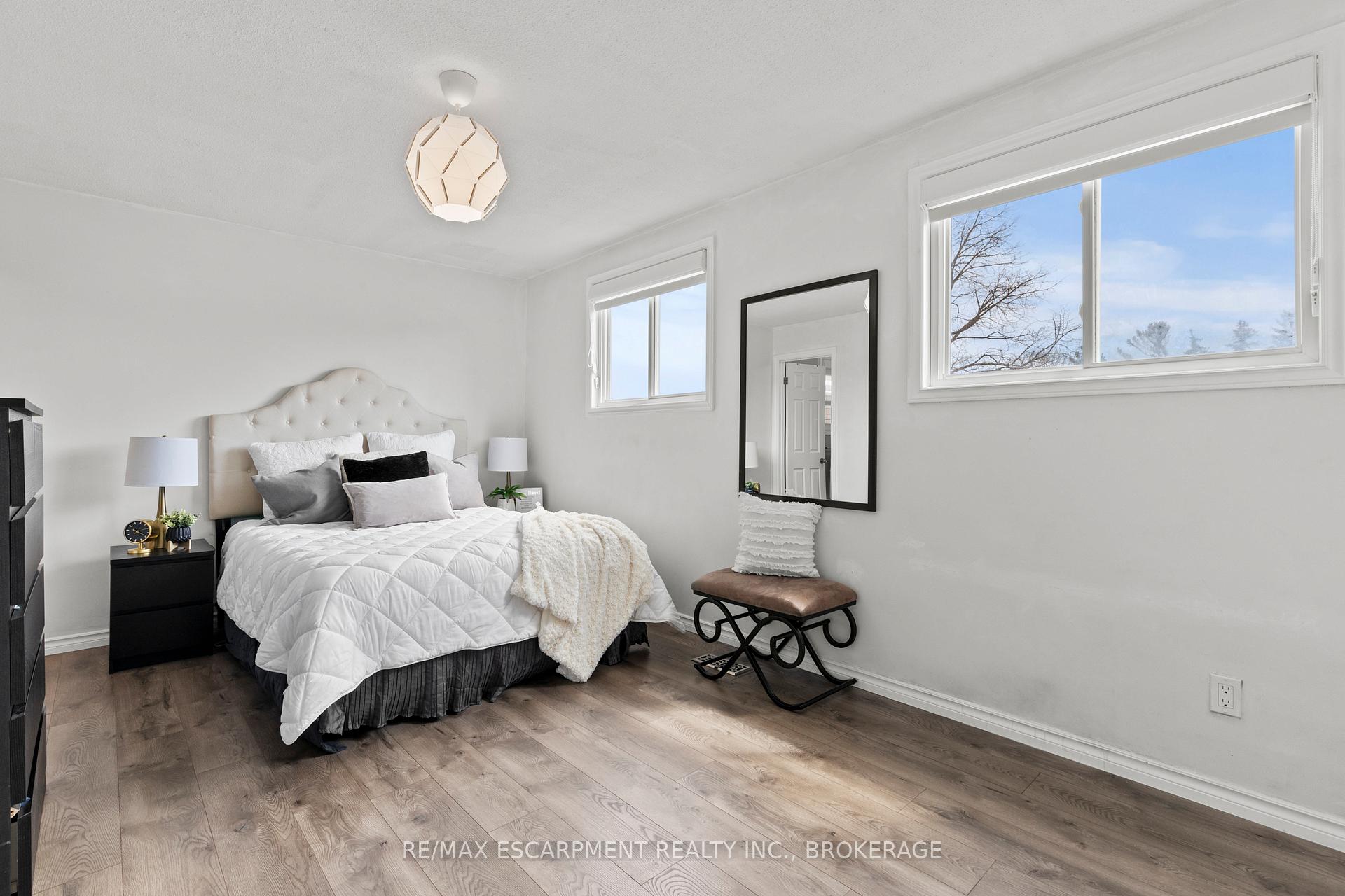 Photo 16 of 64 Athenia Drive, Hamilton, Stoney Creek Mountain — HOMEH
