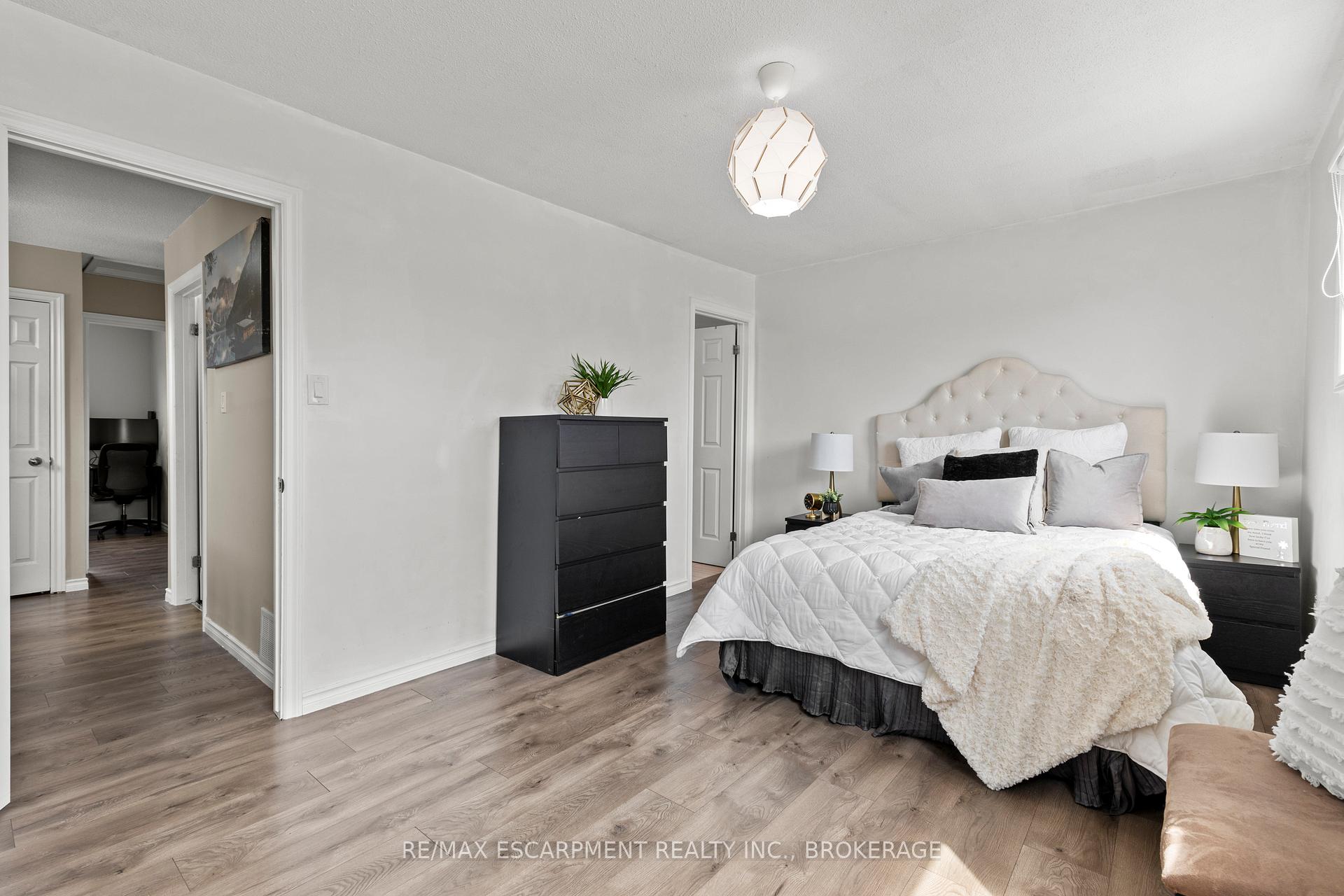 Photo 17 of 64 Athenia Drive, Hamilton, Stoney Creek Mountain — HOMEH