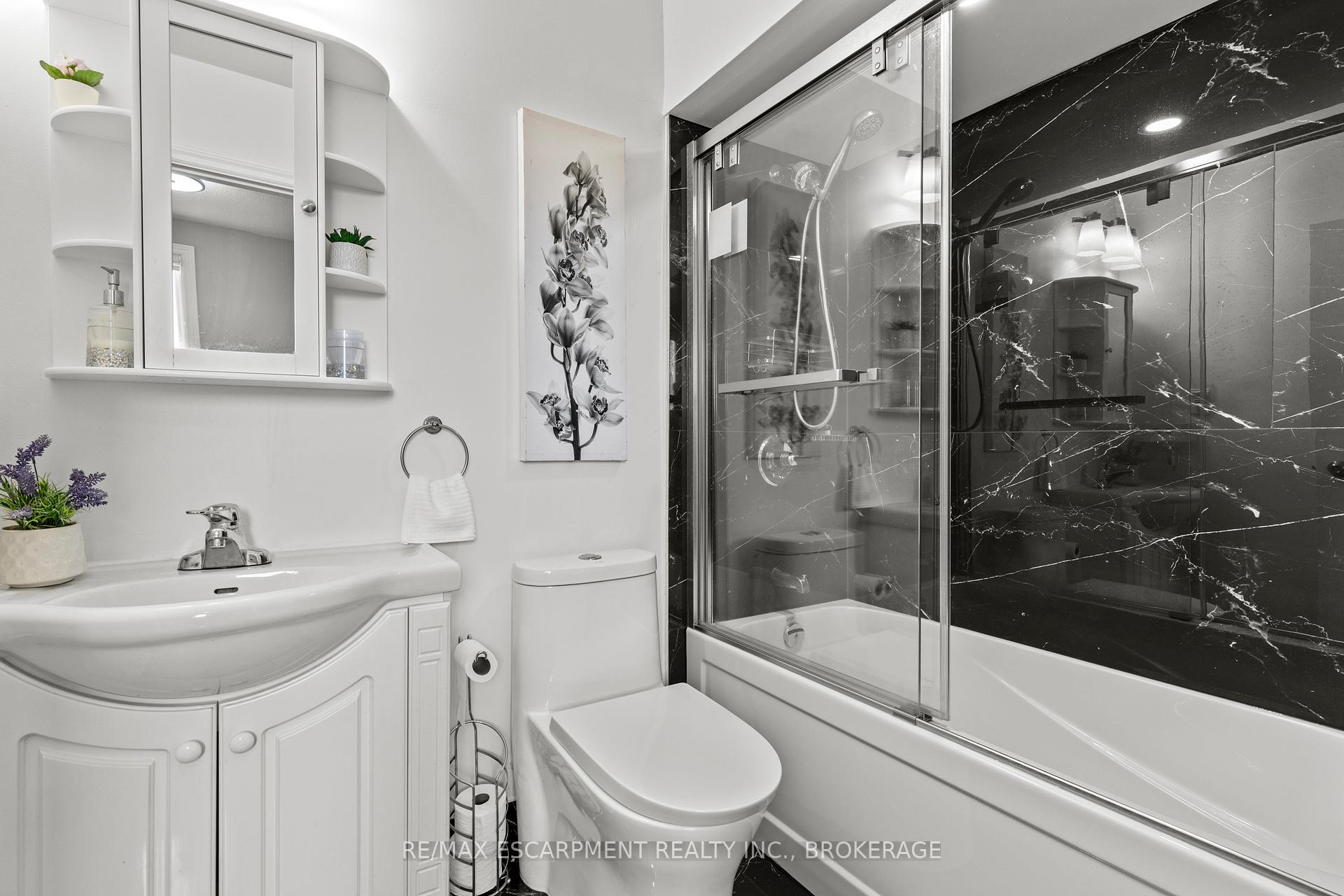 Photo 21 of 64 Athenia Drive, Hamilton, Stoney Creek Mountain — HOMEH