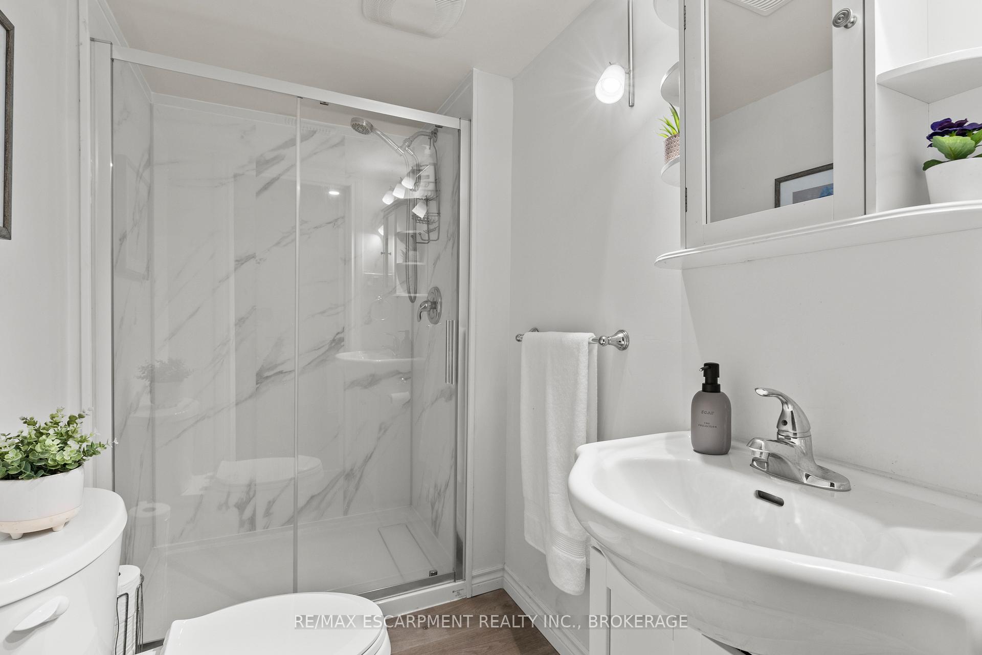 Photo 28 of 64 Athenia Drive, Hamilton, Stoney Creek Mountain — HOMEH