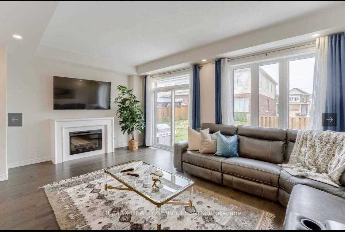Photo 2 of 16 Stonehill Avenue, Kitchener, Huron Park — HOMEH