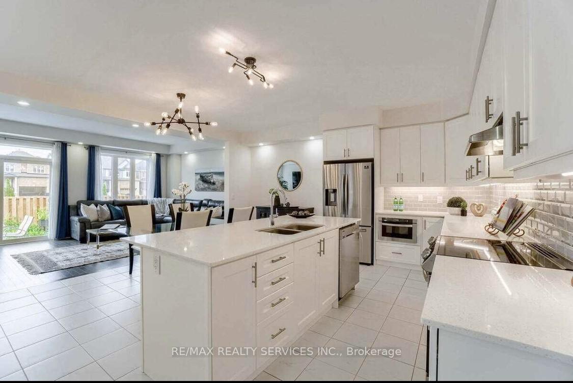 Photo 3 of 16 Stonehill Avenue, Kitchener, Huron Park — HOMEH