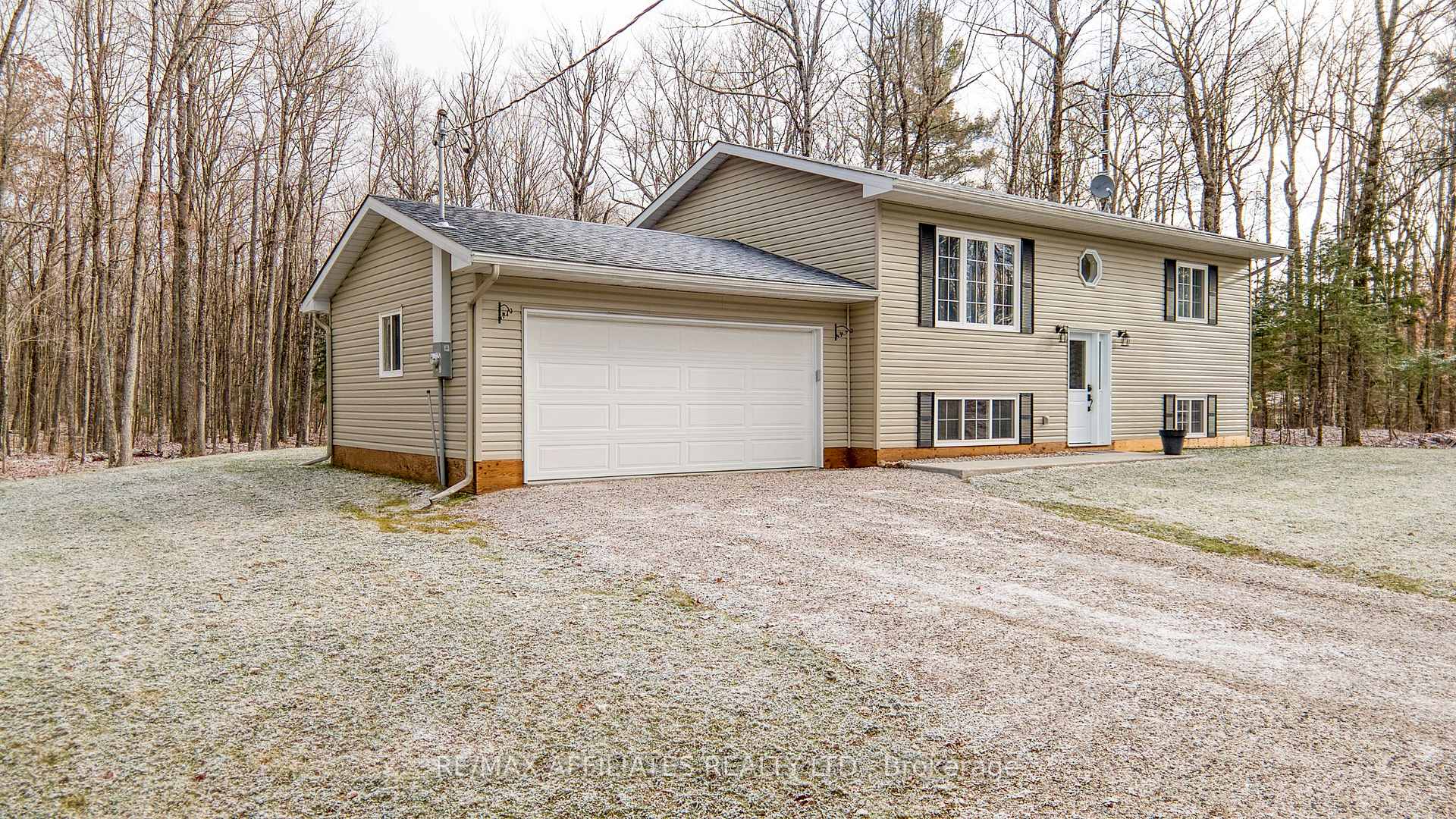 Photo 3 of 804 Darling Road, Lanark Highlands, Lanark Highlands (Lanark) Twp — HOMEH