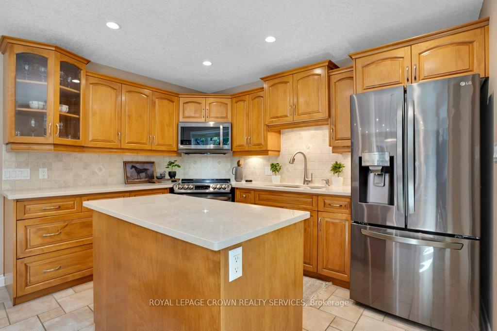 Photo 17 of 173 Ripplewood Crescent, Kitchener — HOMEH