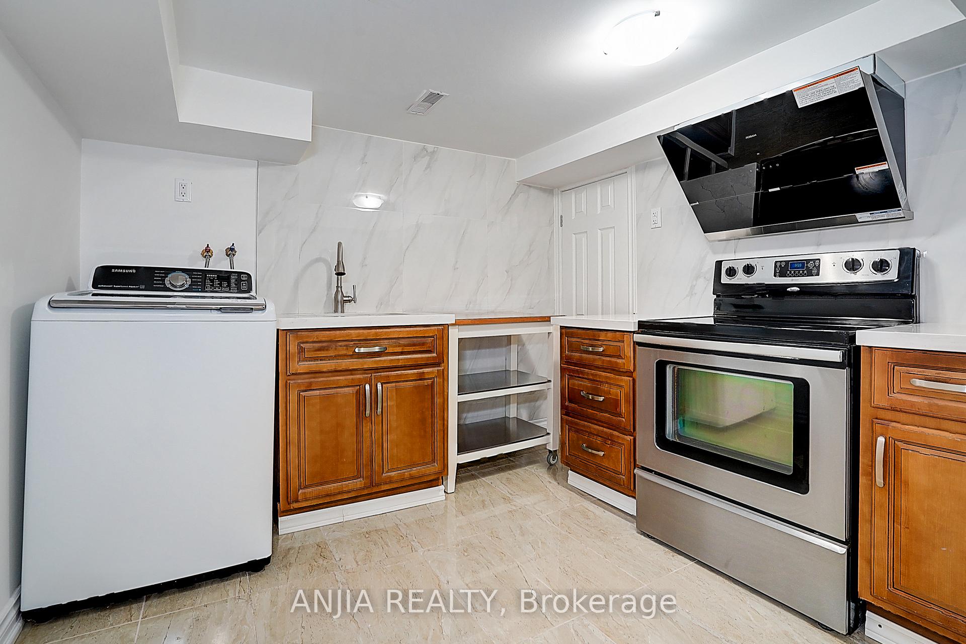 Photo 2 of (Lower Level)40 Foxglove Court, Markham, Unionville — HOMEH