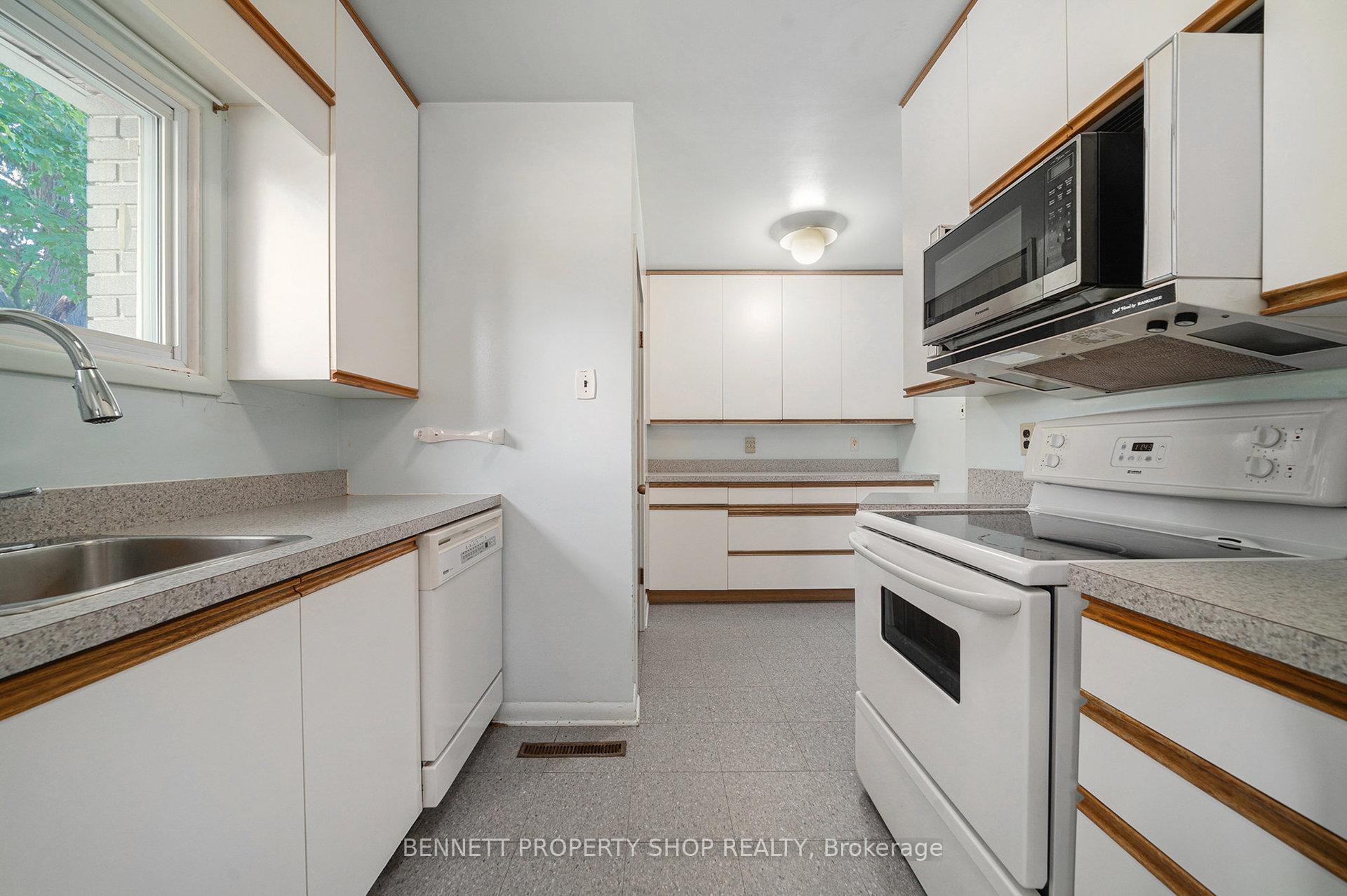 Photo 5 of 118 Abbeyhill Drive, Ottawa, Kanata - Glencairn/Hazeldean — HOMEH