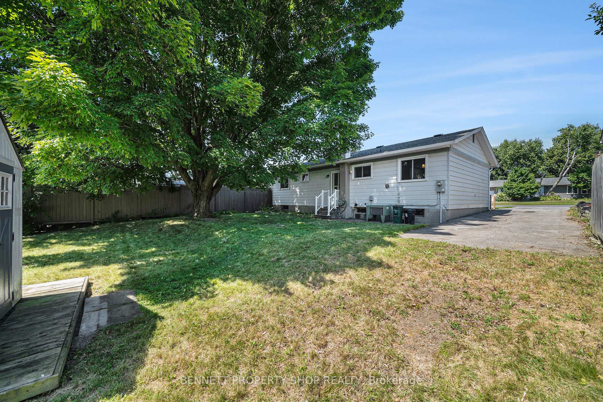 Photo 11 of 118 Abbeyhill Drive, Ottawa, Kanata - Glencairn/Hazeldean — HOMEH