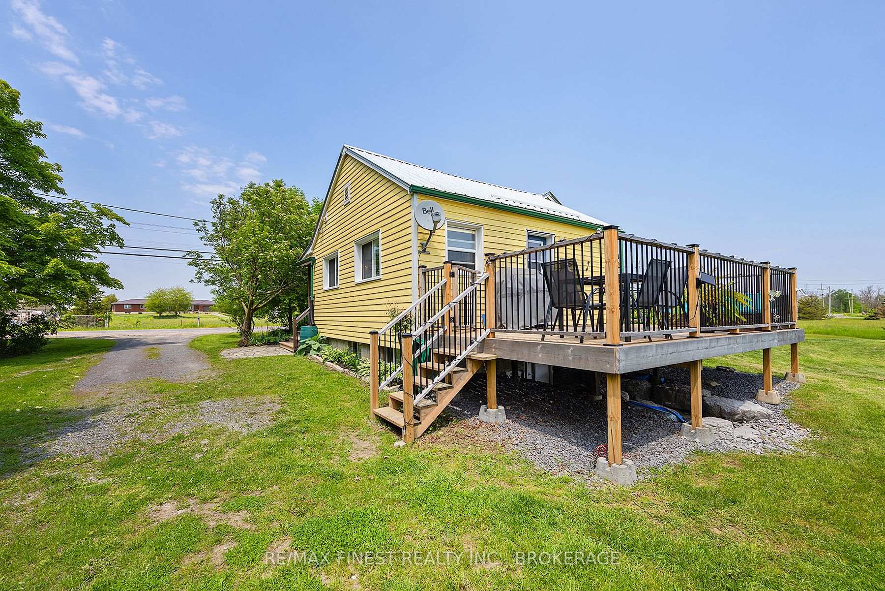 Photo 6 of 5790 County 2 Road, Loyalist, Lennox and Addington - South — HOMEH